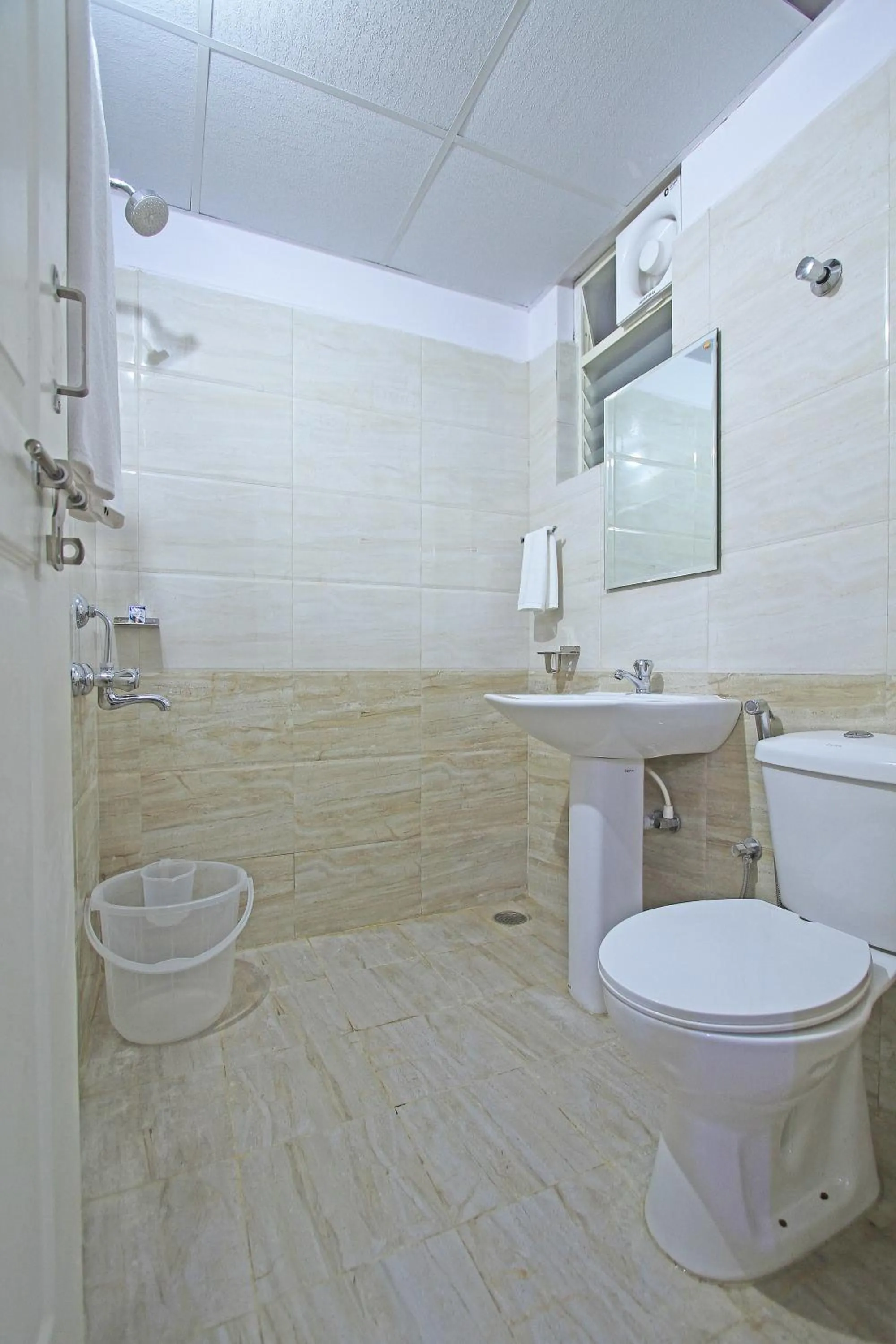 Bathroom in Arra Grande Suites Bangalore airport hotel