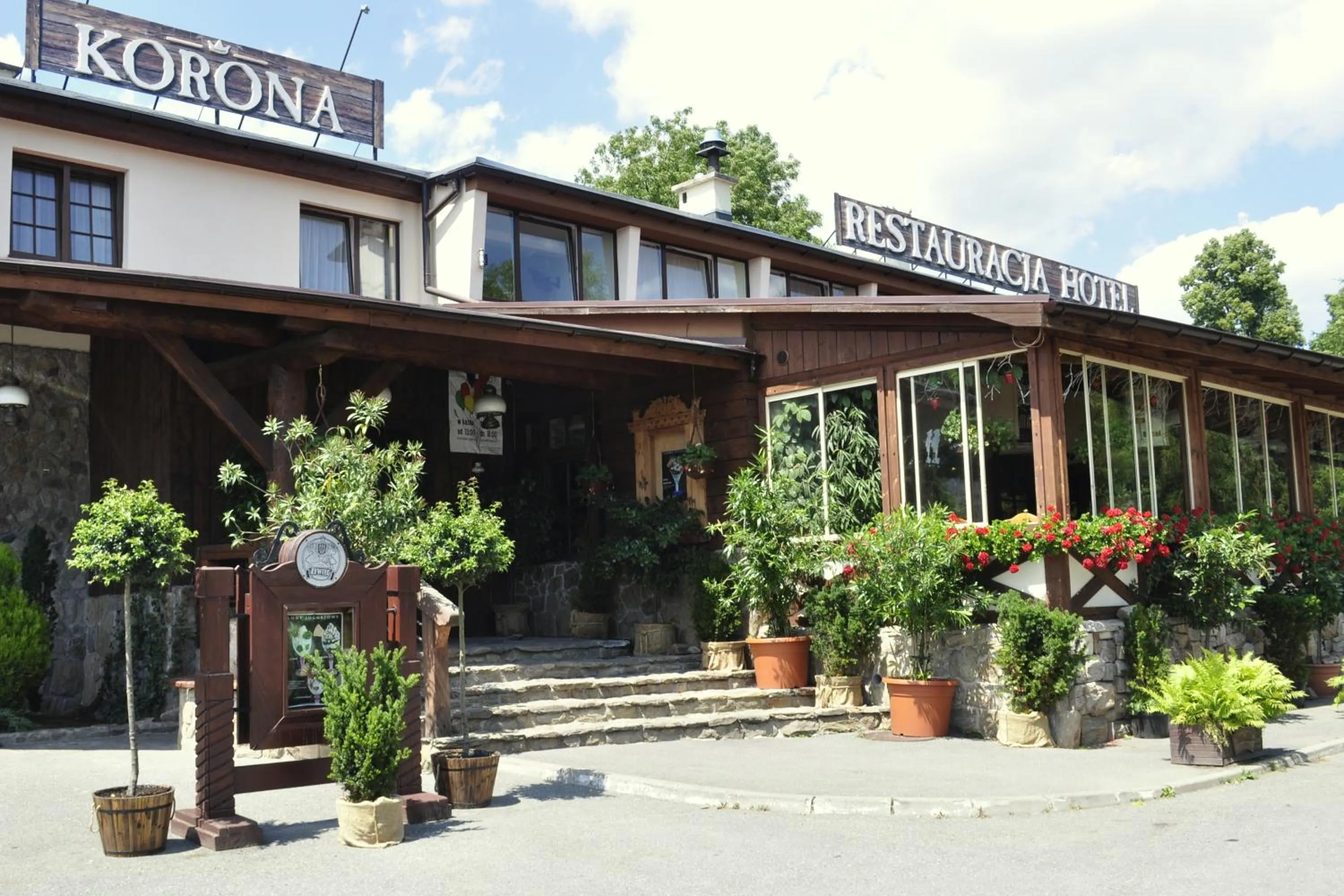 Restaurant/places to eat in Hotel Korona