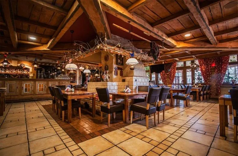 Restaurant/places to eat in Hotel Korona