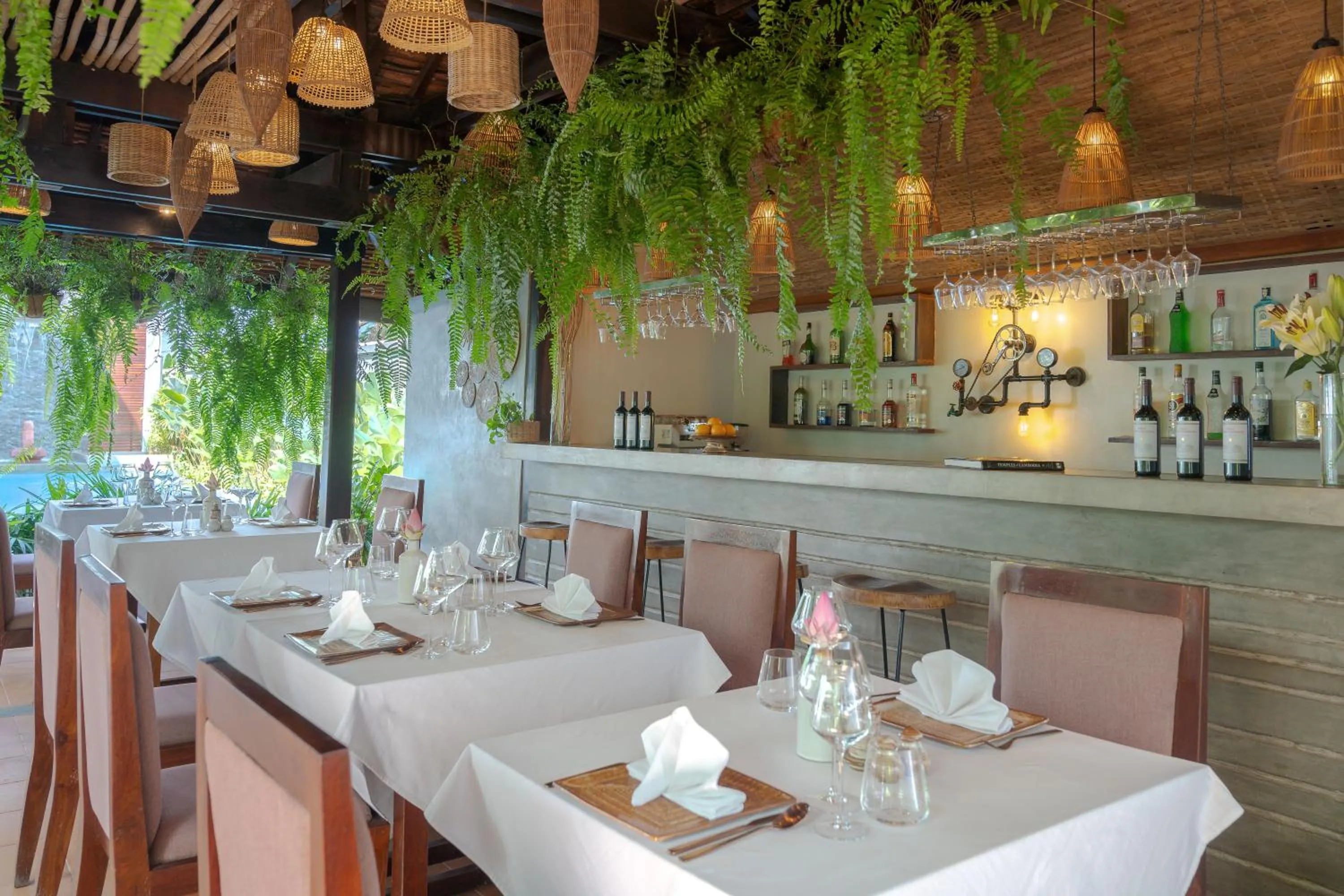 Restaurant/places to eat in Shintana Saya Residence