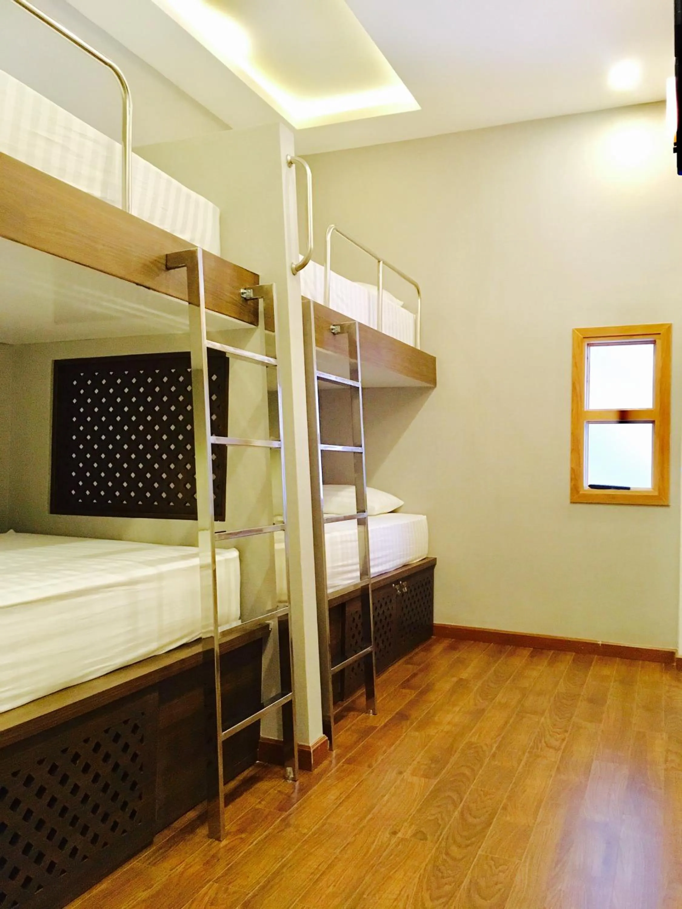 Photo of the whole room, Bed in The Alley Hostel