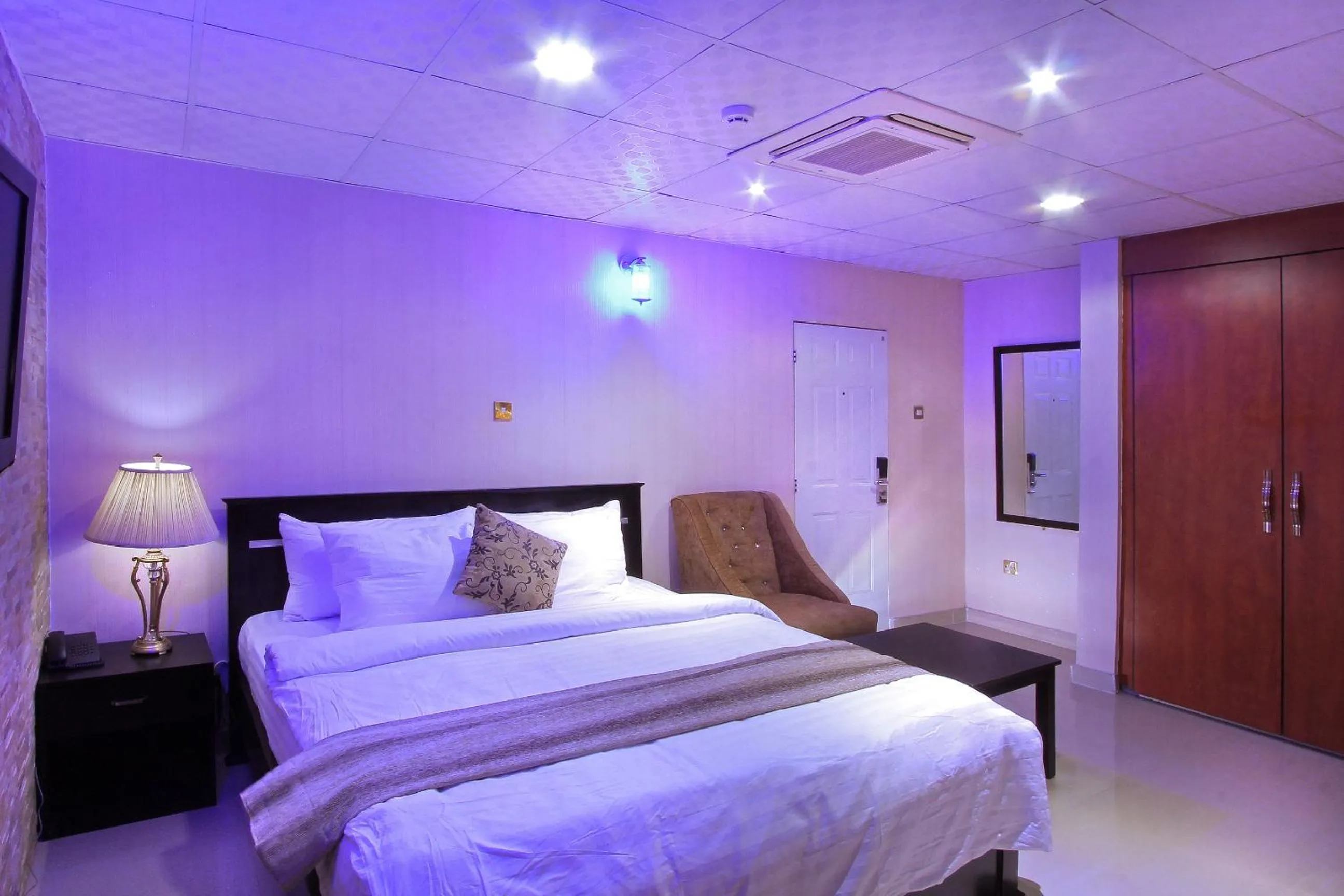 Photo of the whole room in Valley Front View Hotel