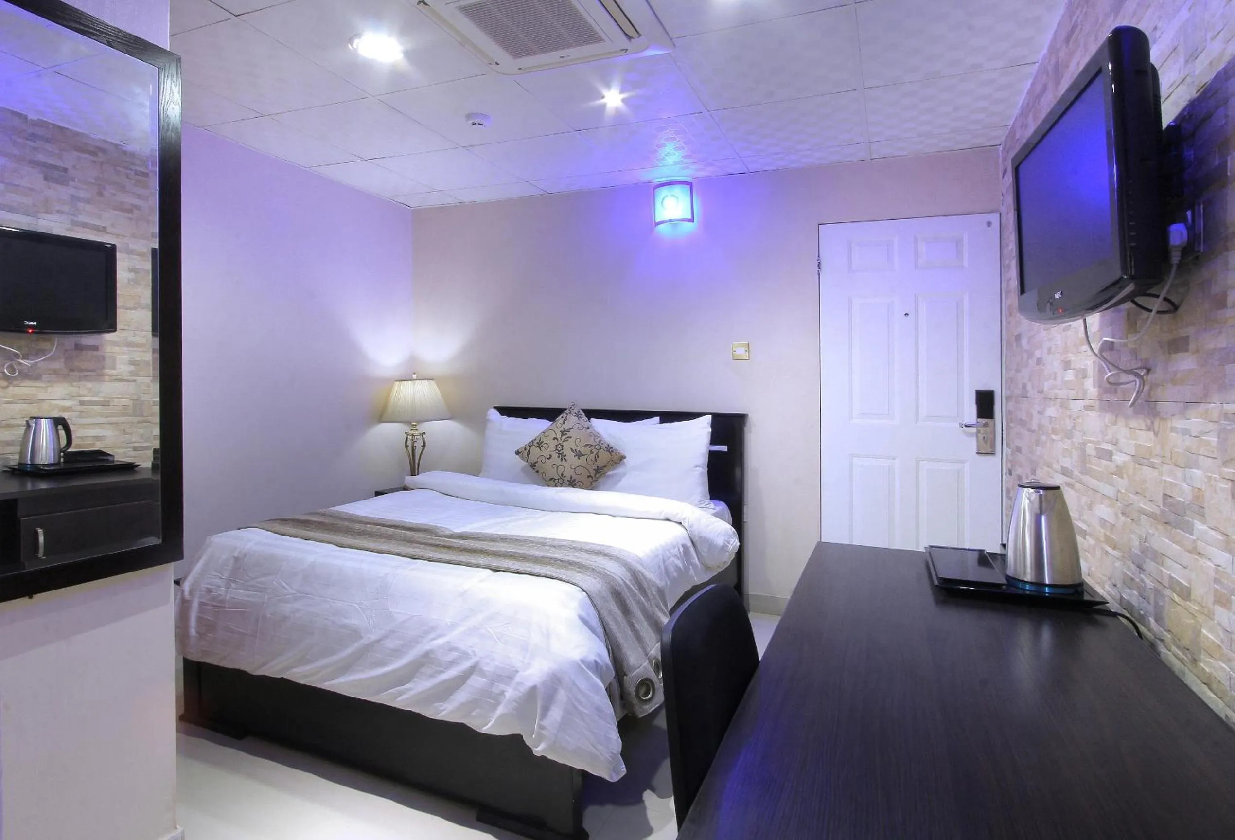 Photo of the whole room in Valley Front View Hotel