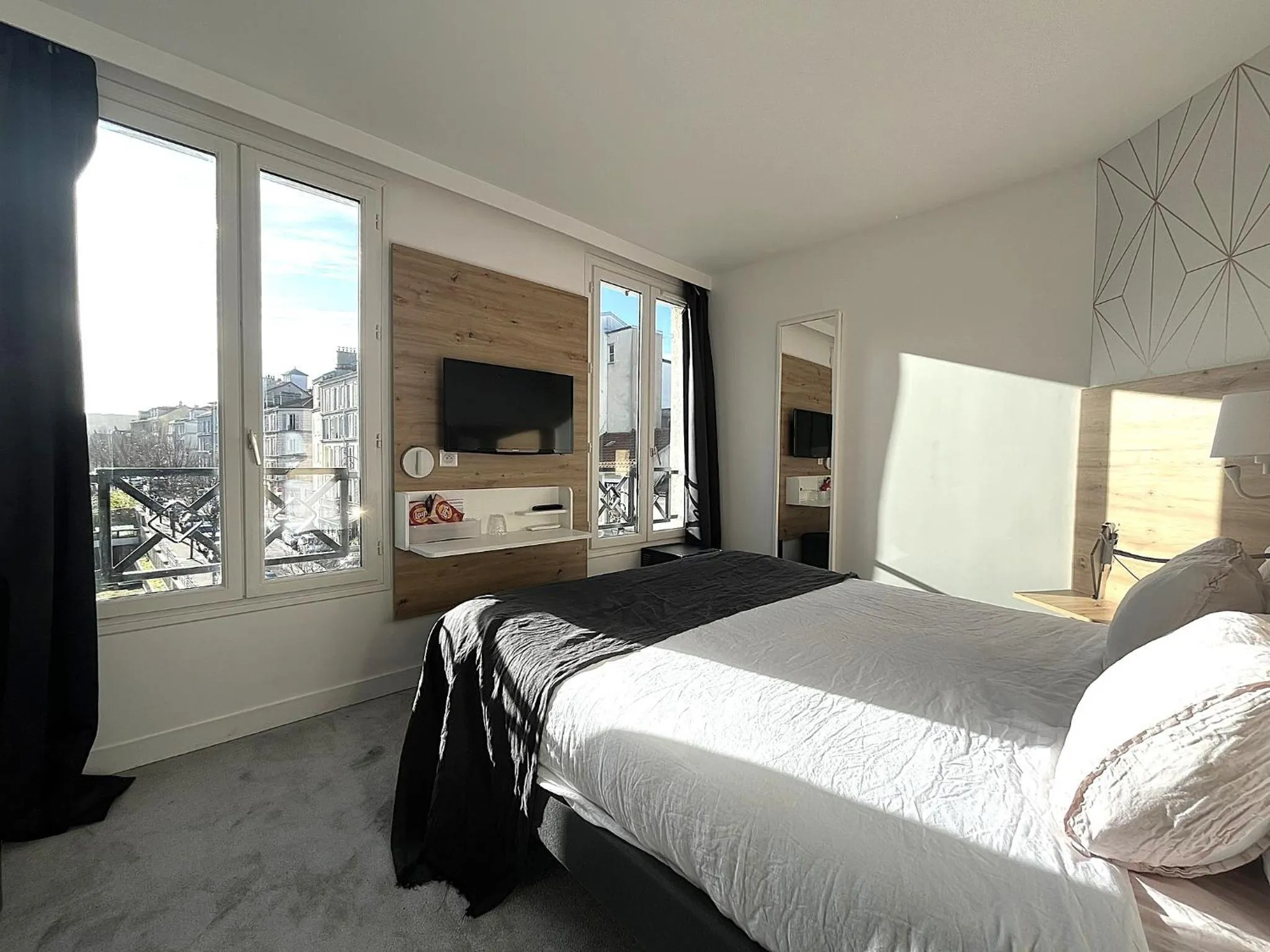 Bed in Paris Saint Cloud Hôtel