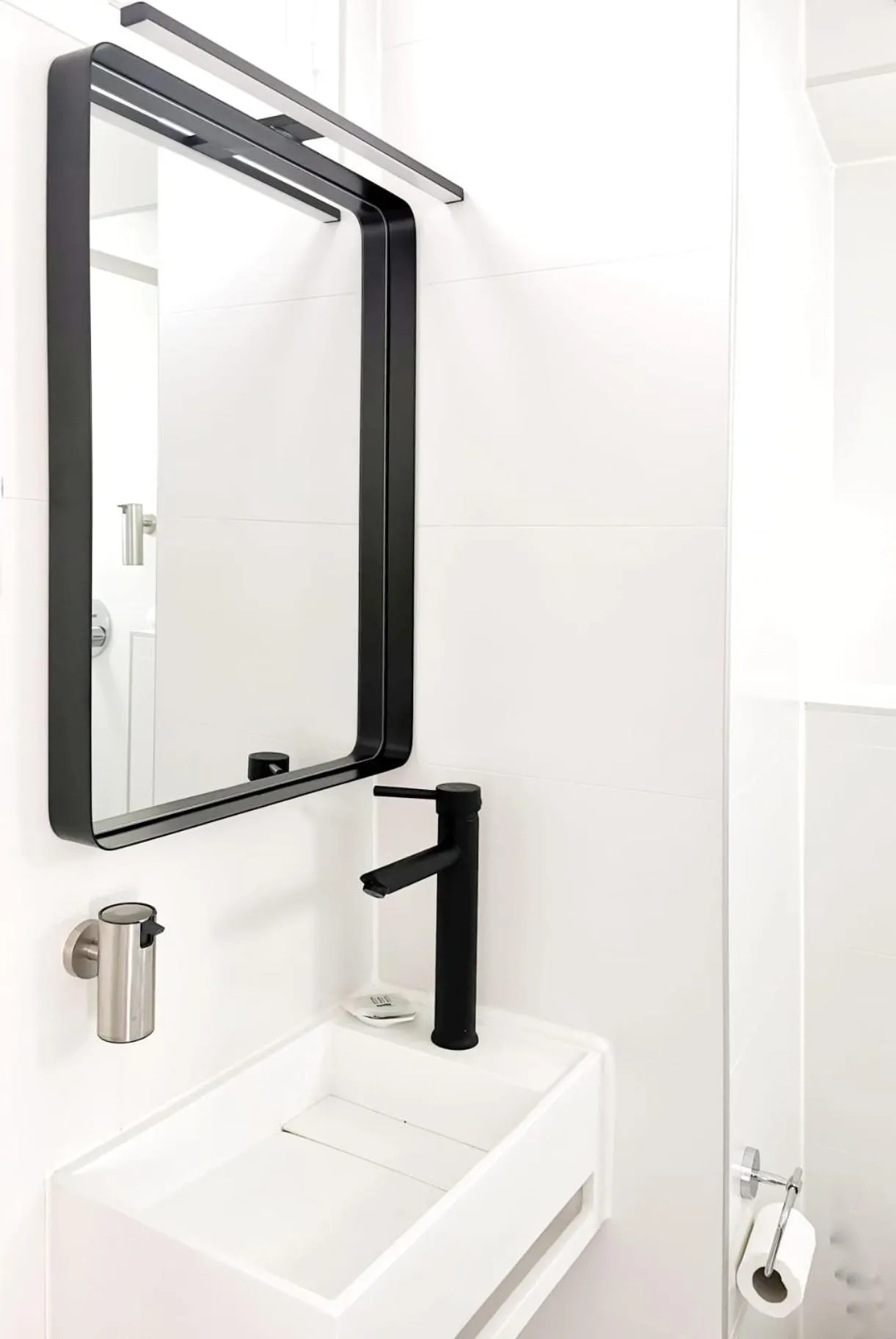 Bathroom in Paris Saint Cloud Hôtel