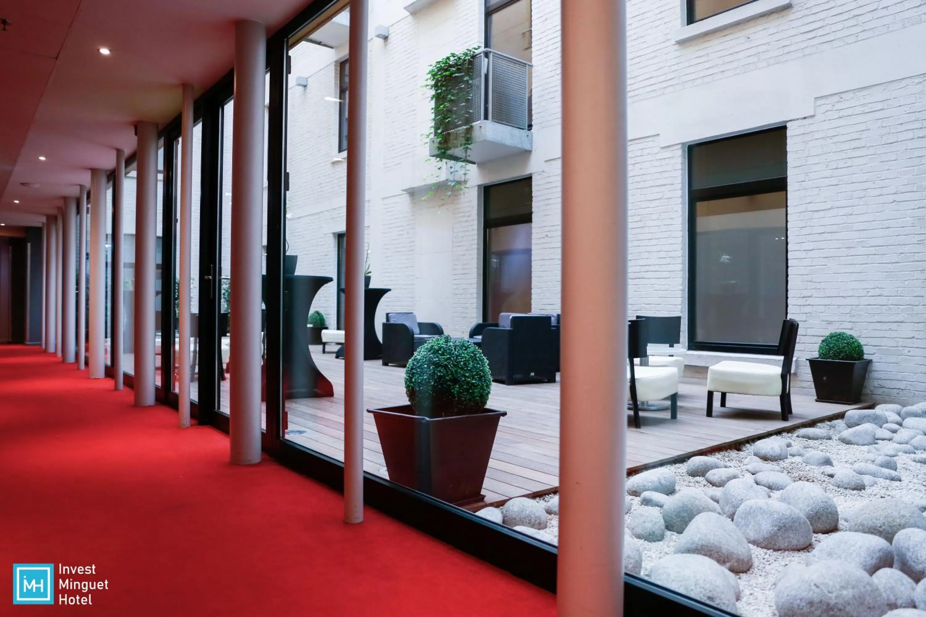 Patio in Hotel De La Couronne Liege