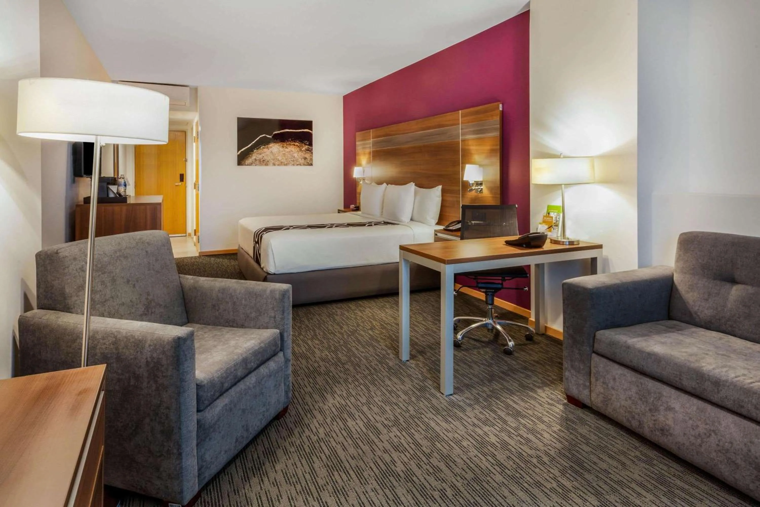 Photo of the whole room, Bed in La Quinta by Wyndham San Jose Chiapa Puebla