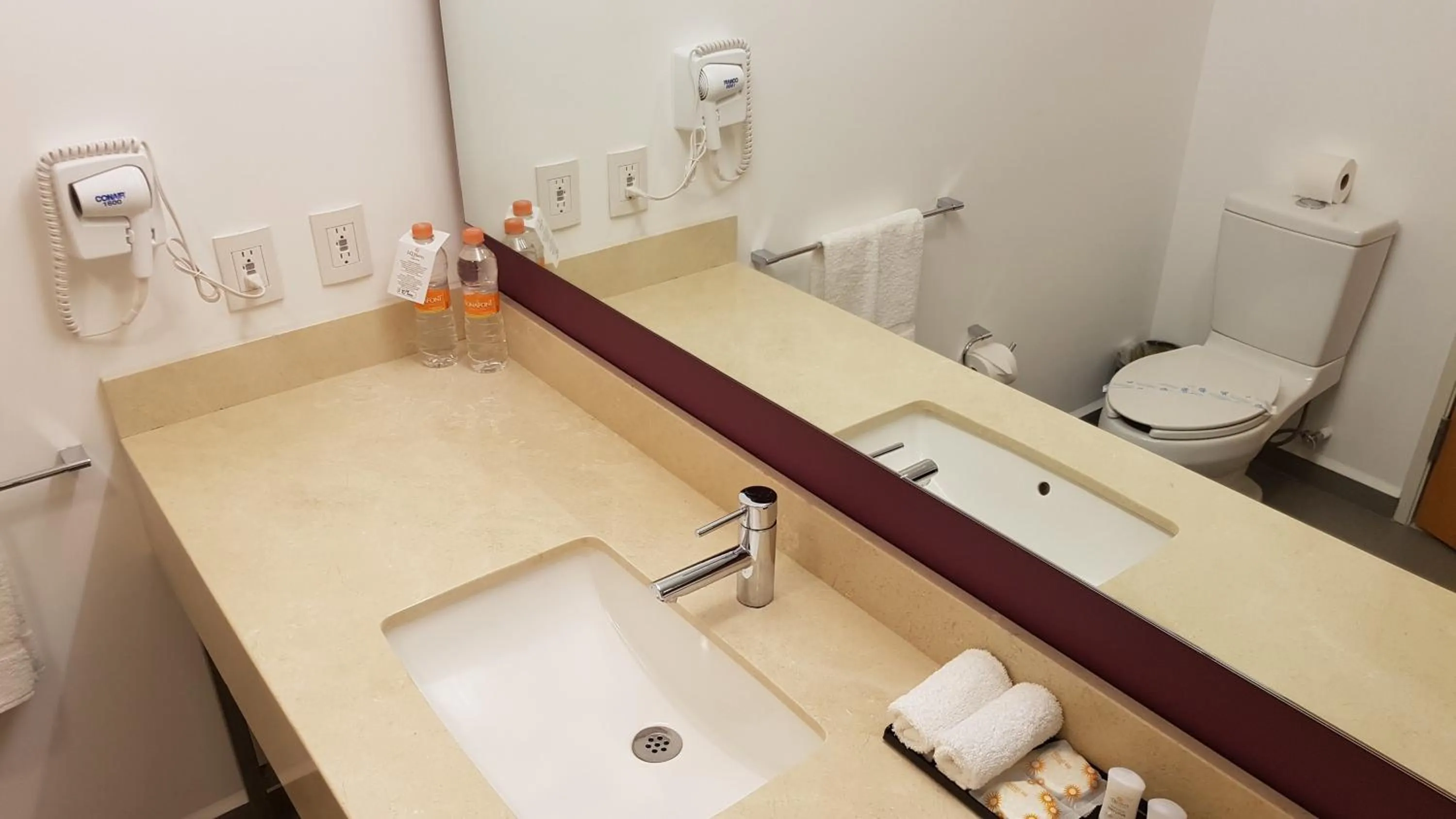 Toilet in La Quinta by Wyndham San Jose Chiapa Puebla