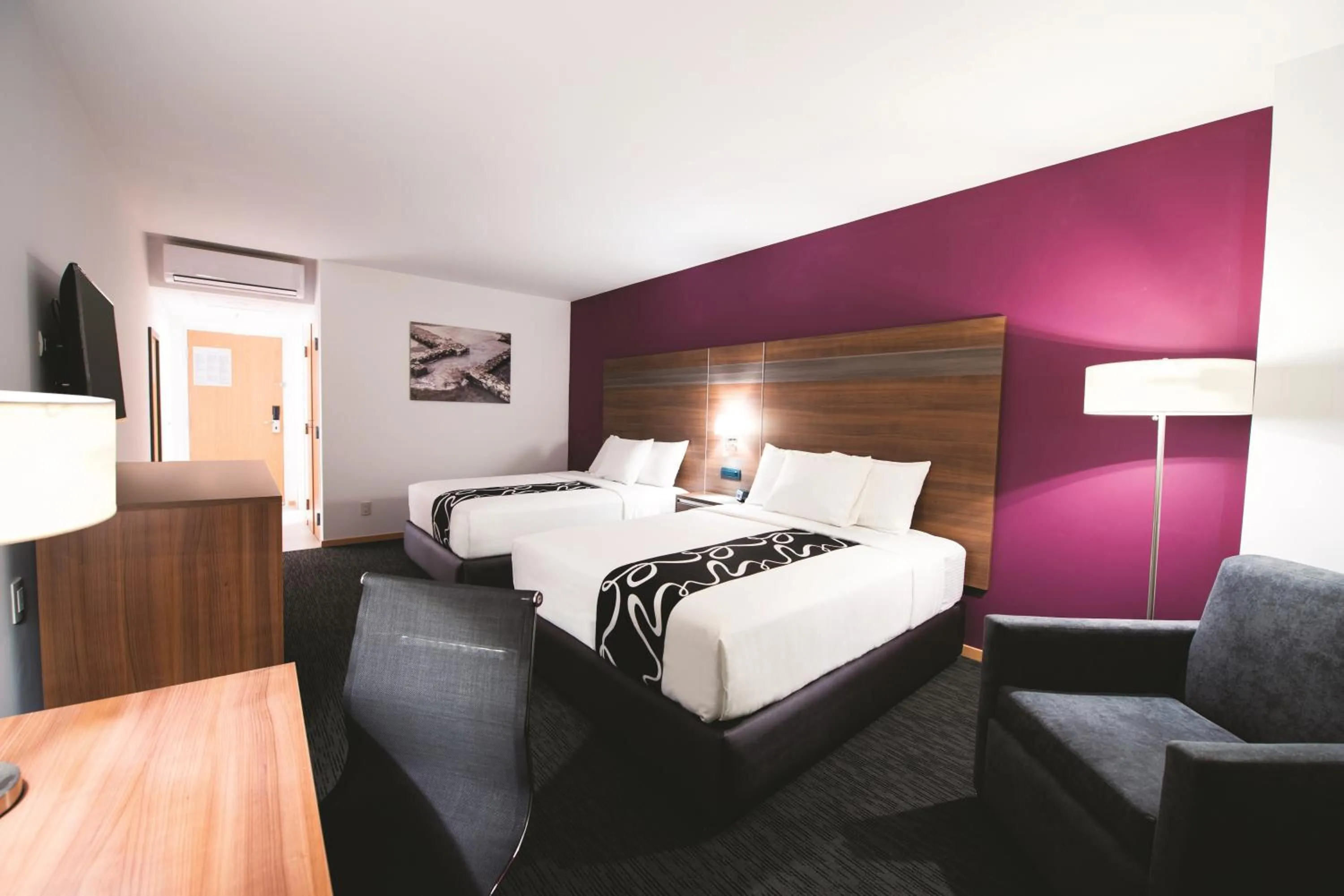 Bedroom, Bed in La Quinta by Wyndham San Jose Chiapa Puebla