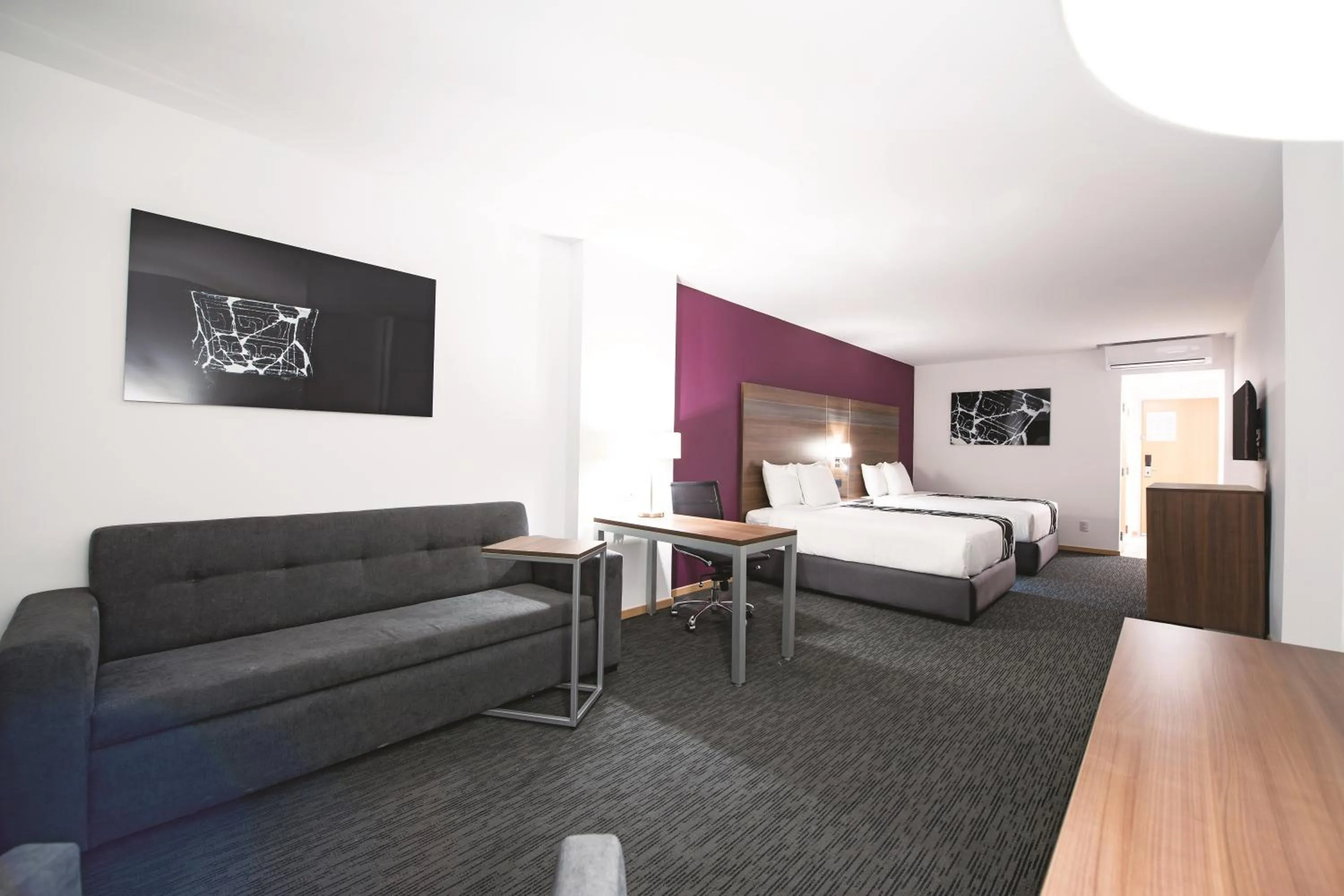 Seating area, Bed in La Quinta by Wyndham San Jose Chiapa Puebla