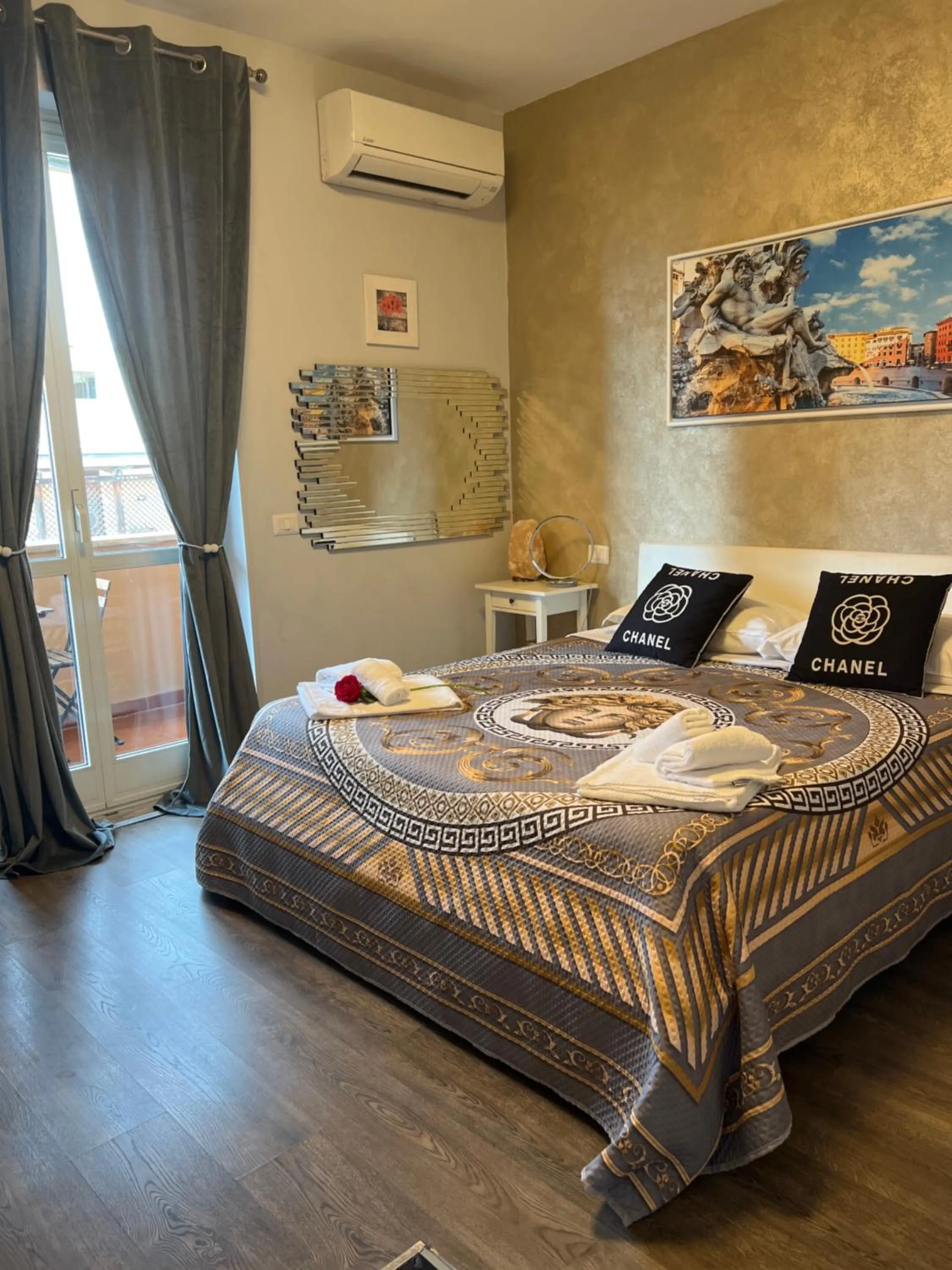 Bed in A 2 Passi Dai Musei Luxury Guest House