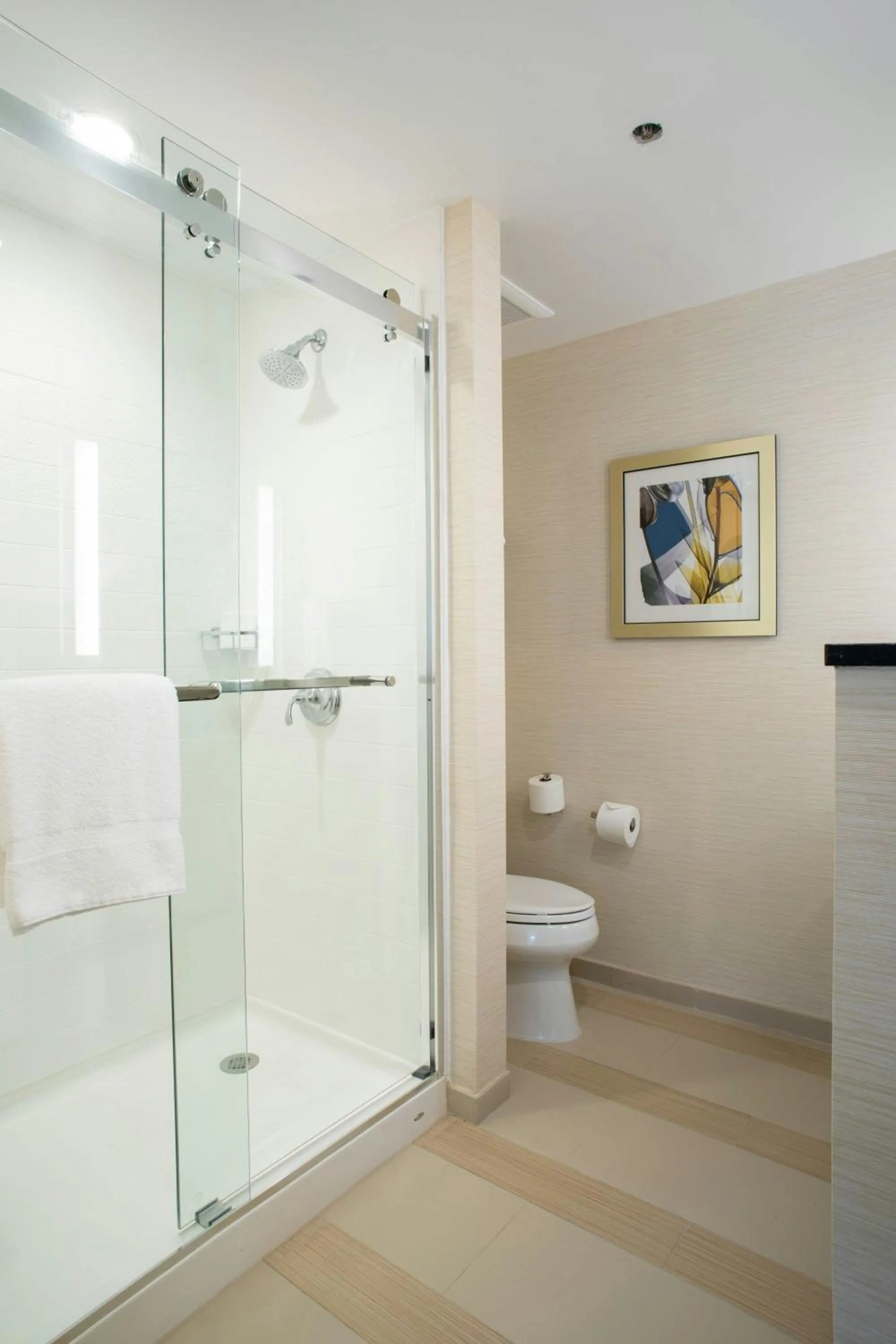 Bathroom in Fairfield Inn & Suites by Marriott New York Queens/Fresh Meadows