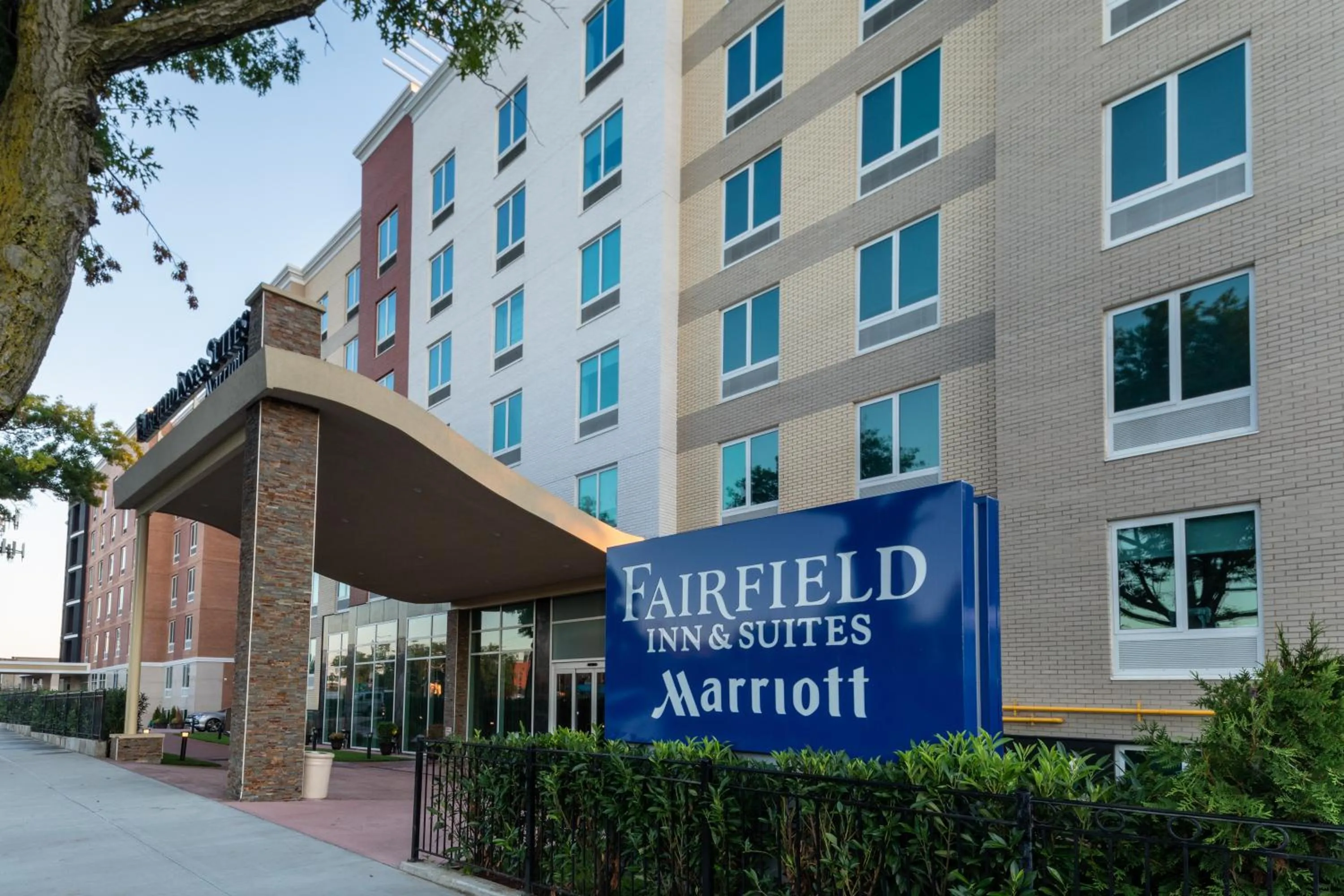 Property building in Fairfield Inn & Suites by Marriott New York Queens/Fresh Meadows