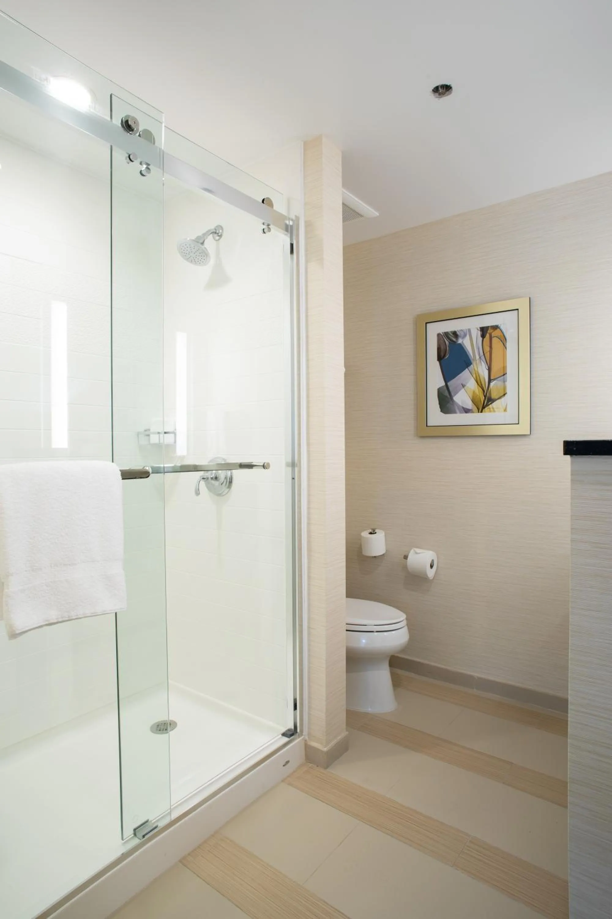 Bathroom in Fairfield Inn & Suites by Marriott New York Queens/Fresh Meadows