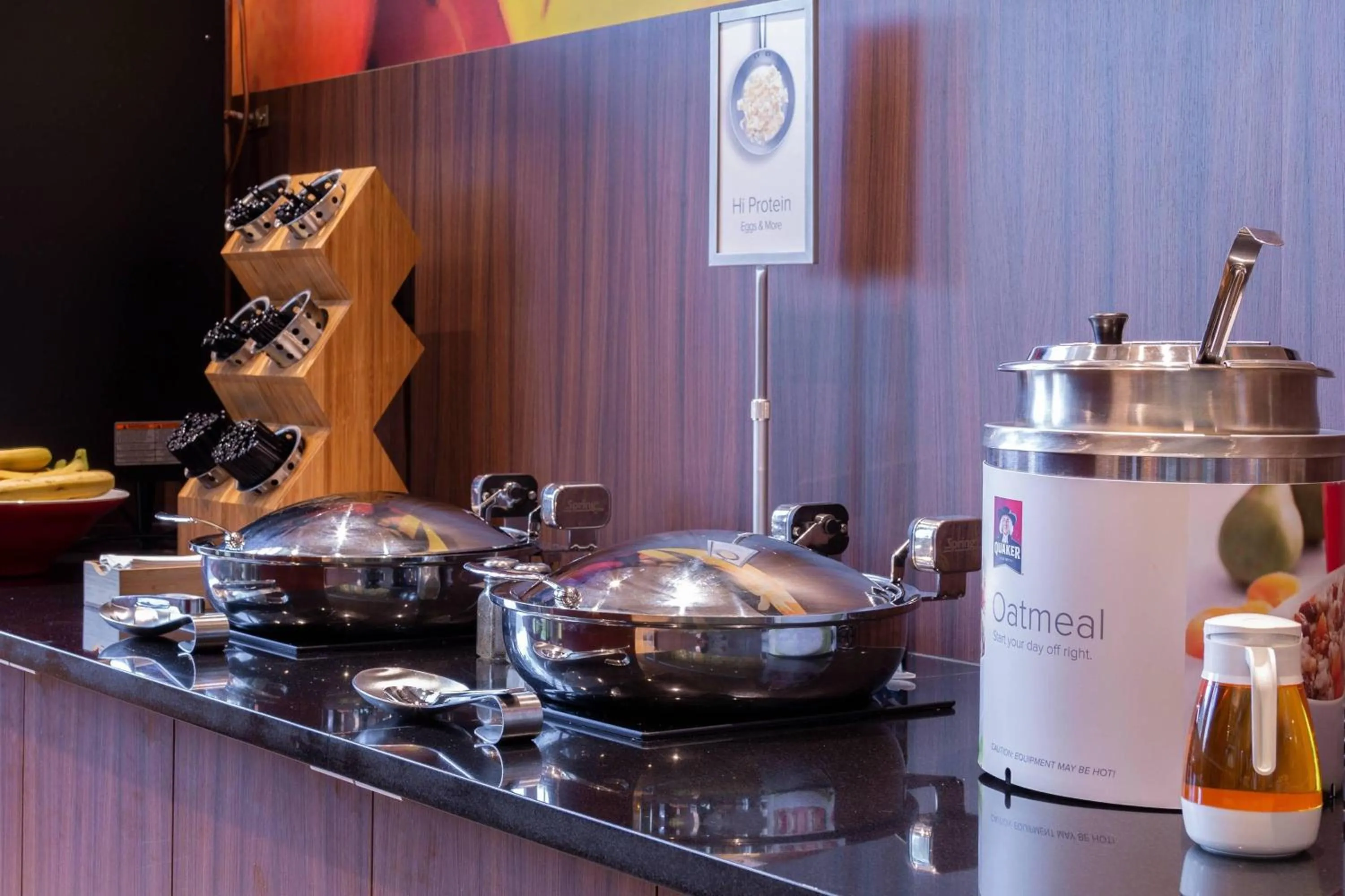 Breakfast in Fairfield Inn & Suites by Marriott New York Queens/Fresh Meadows