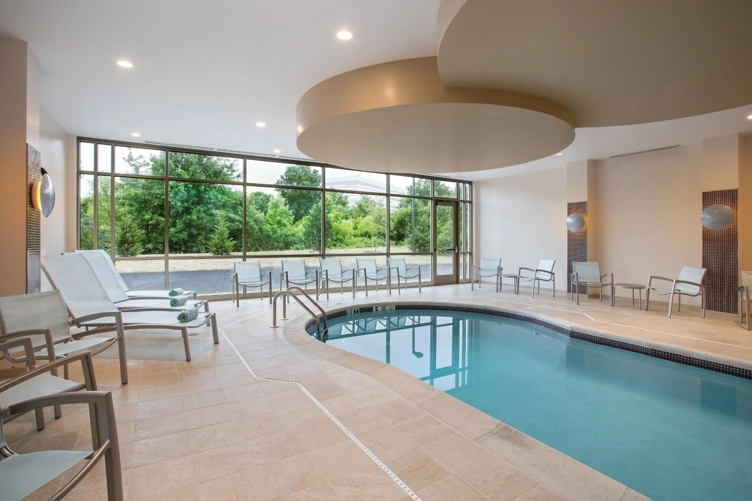 Swimming pool in SpringHill Suites by Marriott Mount Laurel
