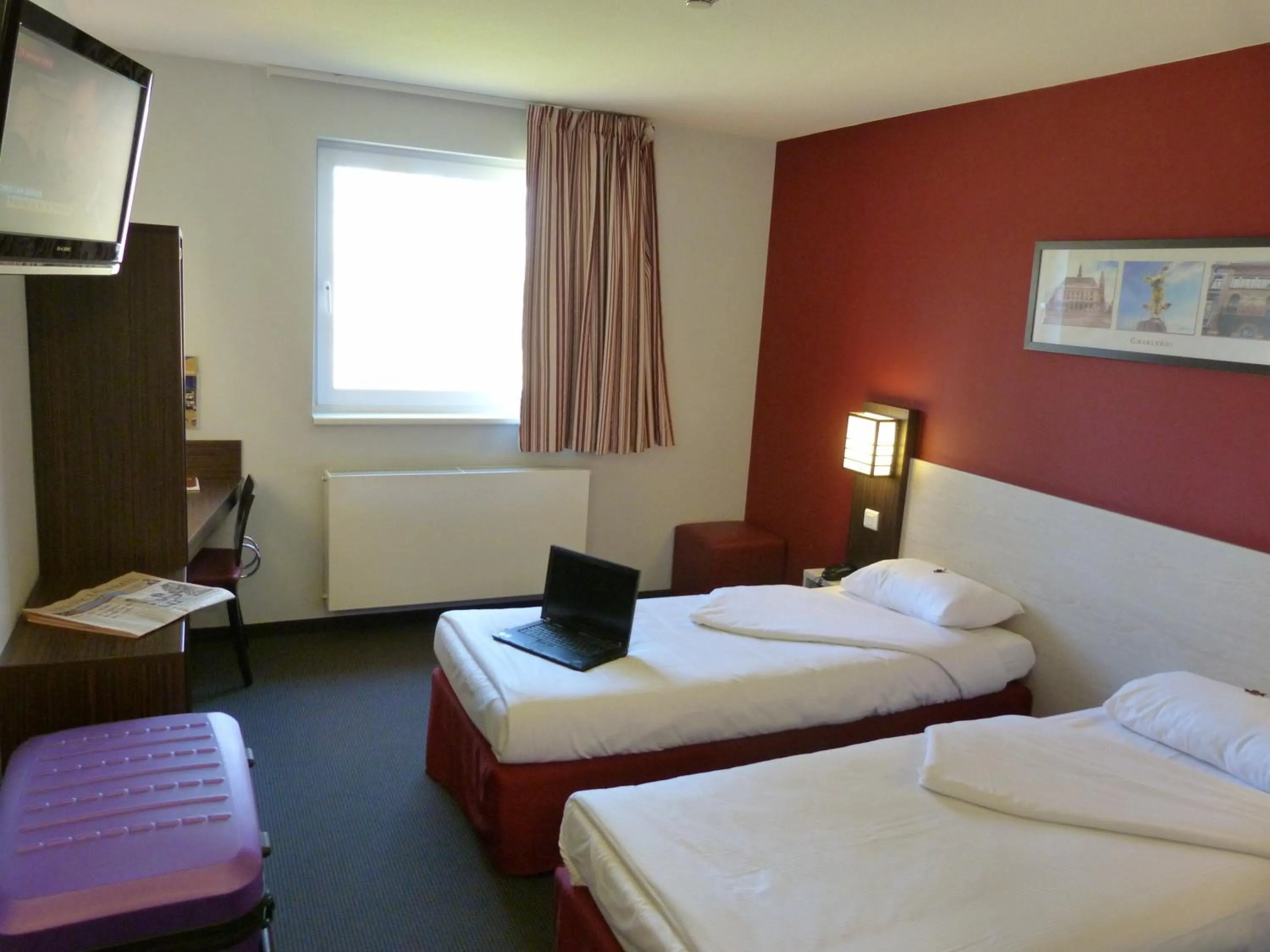 Photo of the whole room in DC Hotel Charleroi Airport