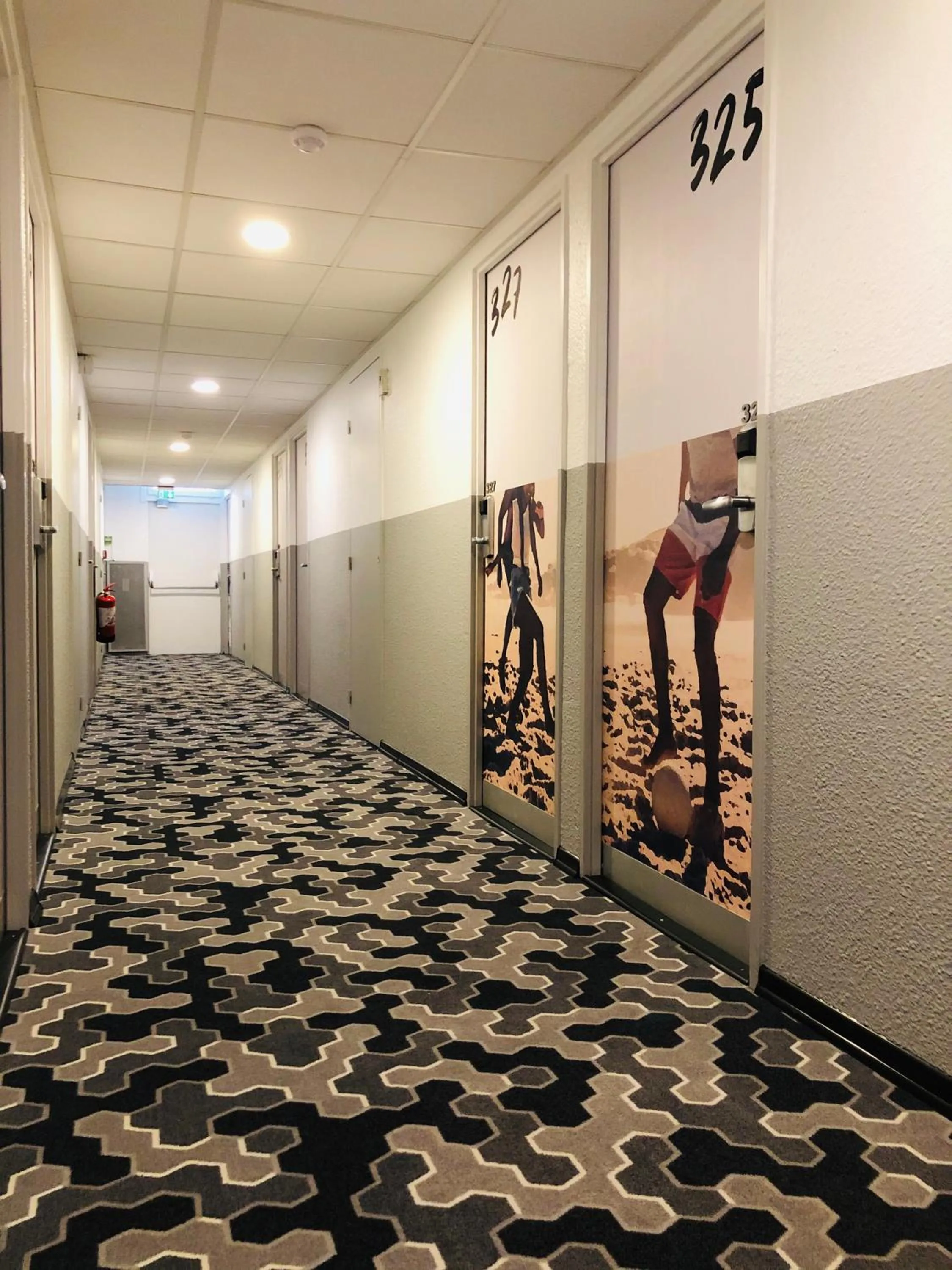 Decorative detail in Ibis Styles Bobigny Centre Préfecture