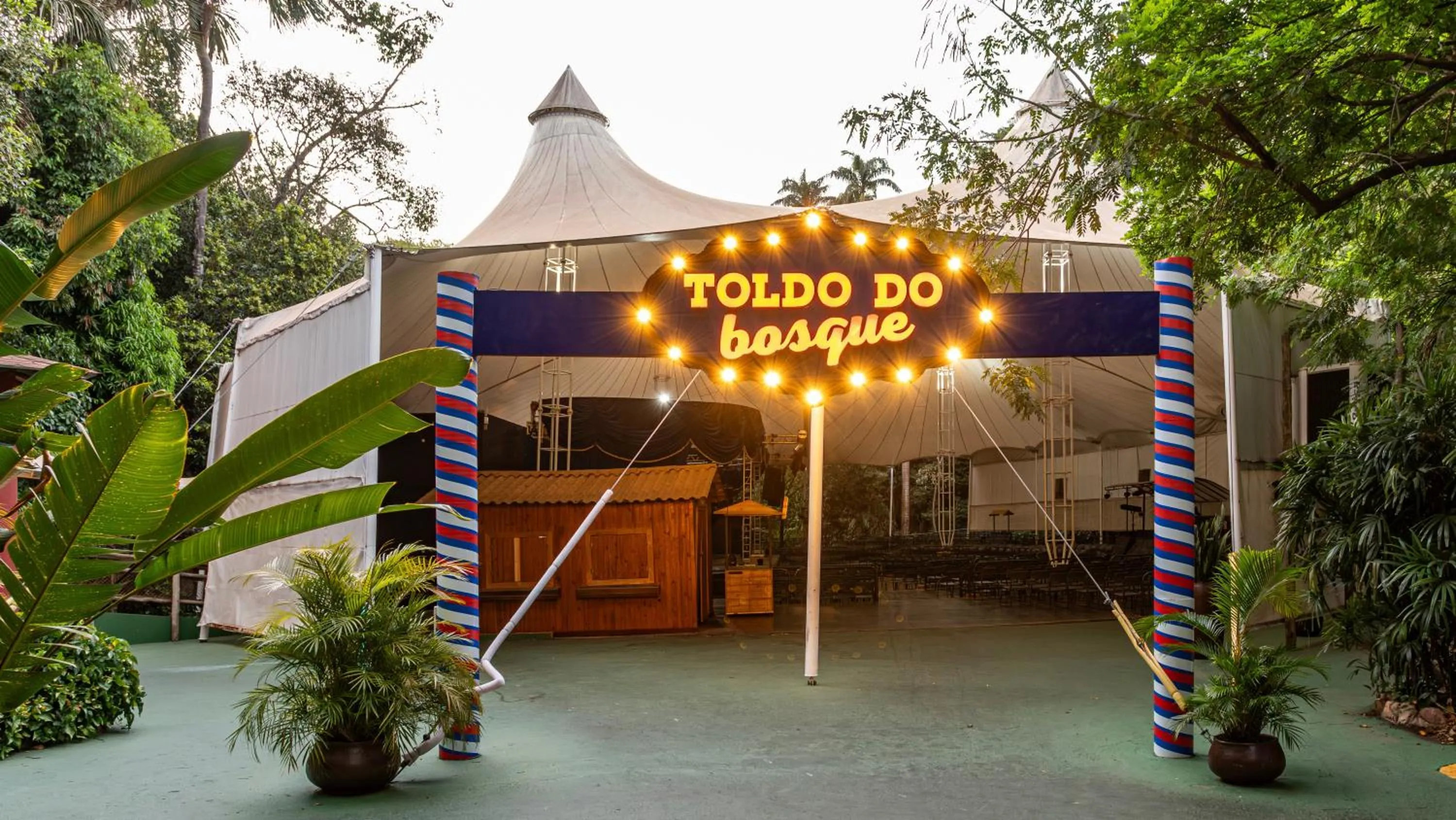 Evening entertainment in Rio Quente Cristal Resorts