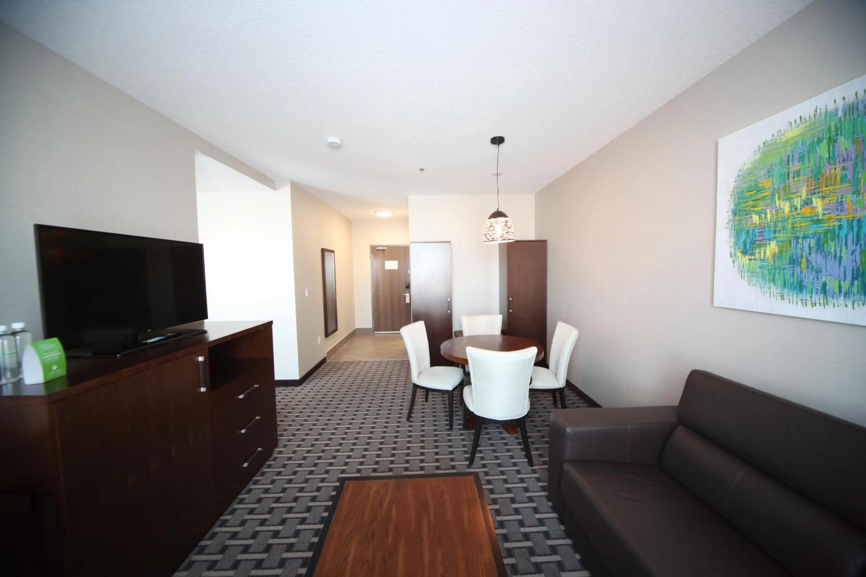 TV and multimedia in Wyndham Garden Edmonton Airport