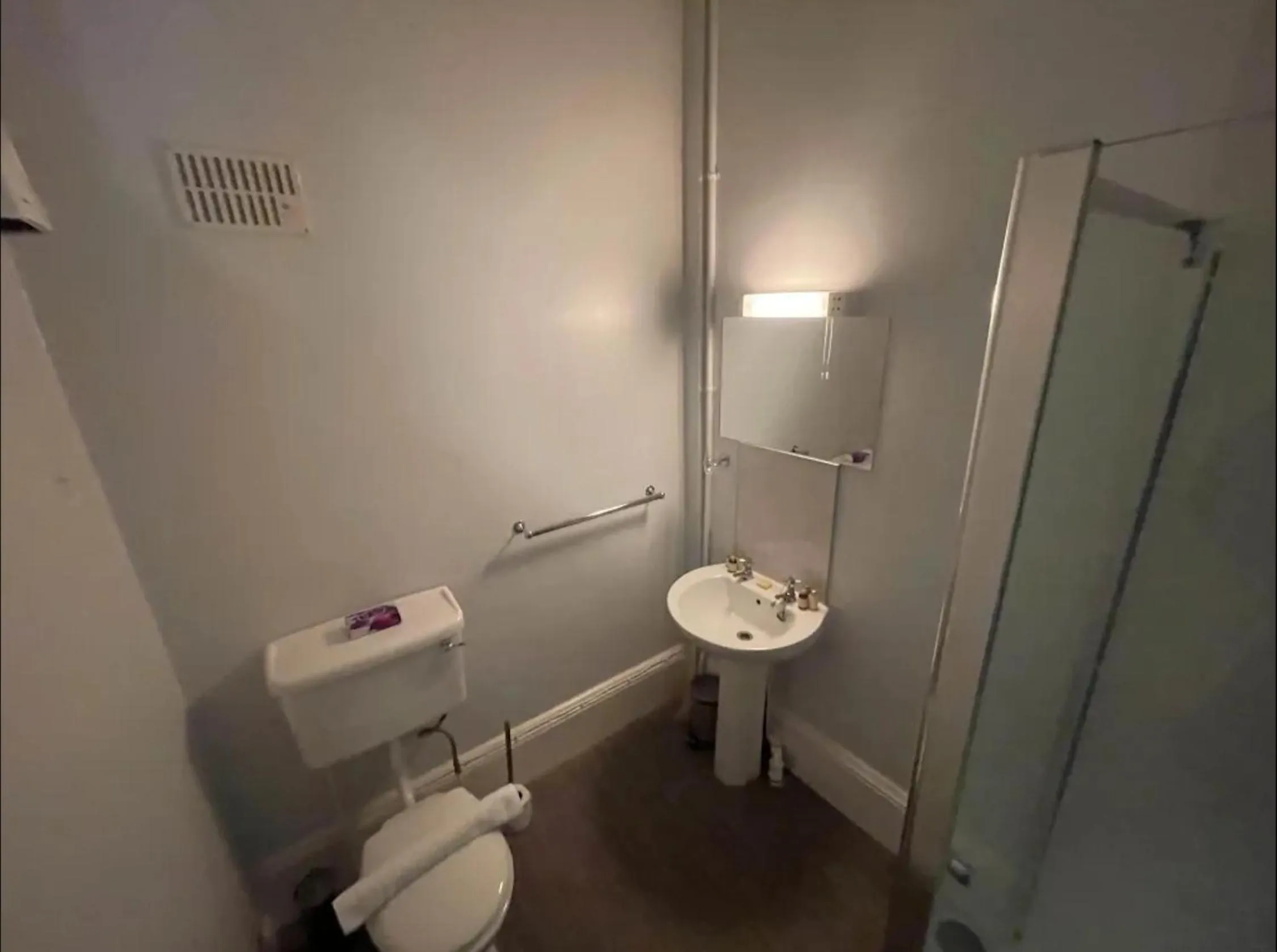 Shower in The Stromness Hotel