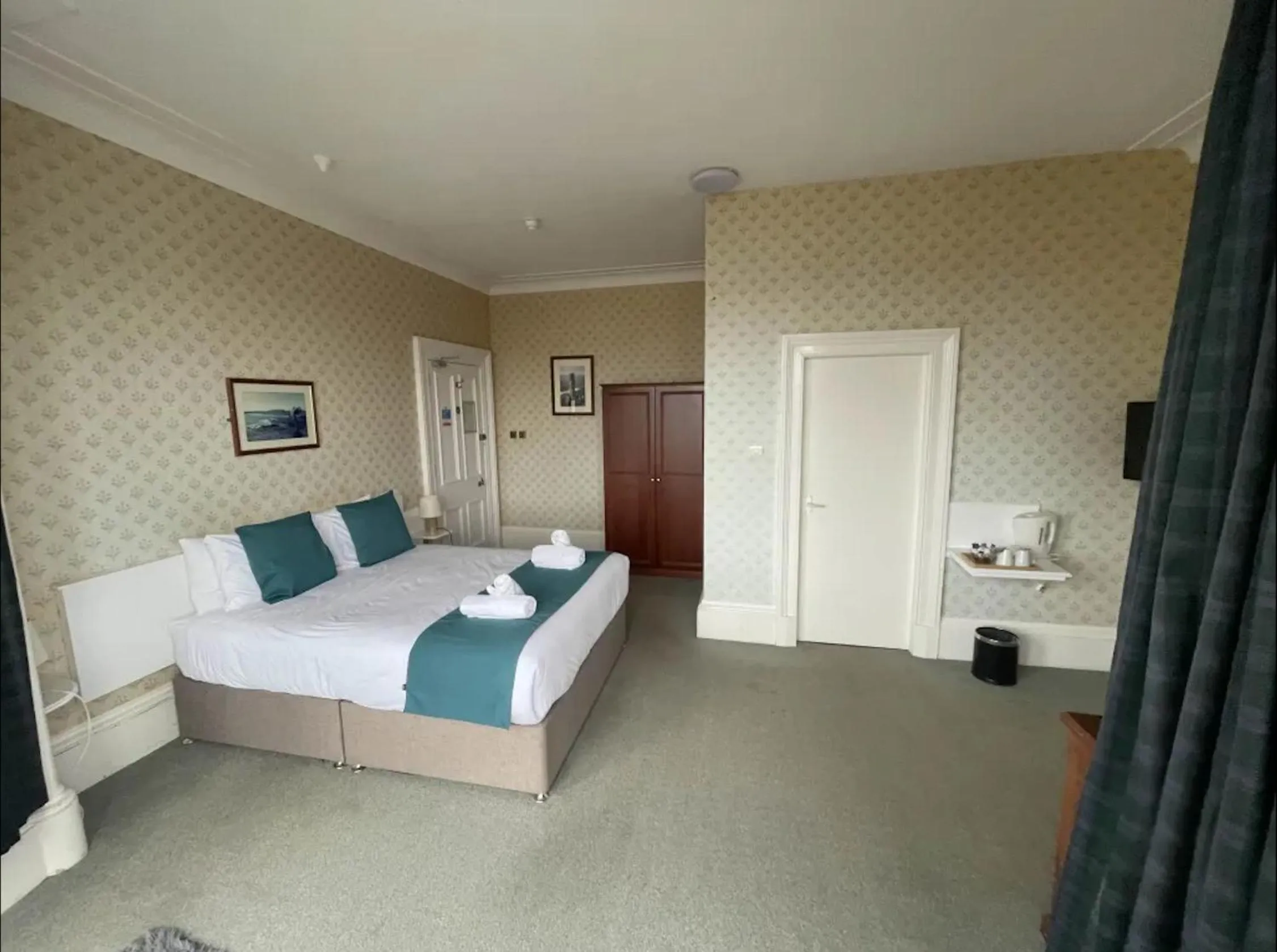 Bed in The Stromness Hotel