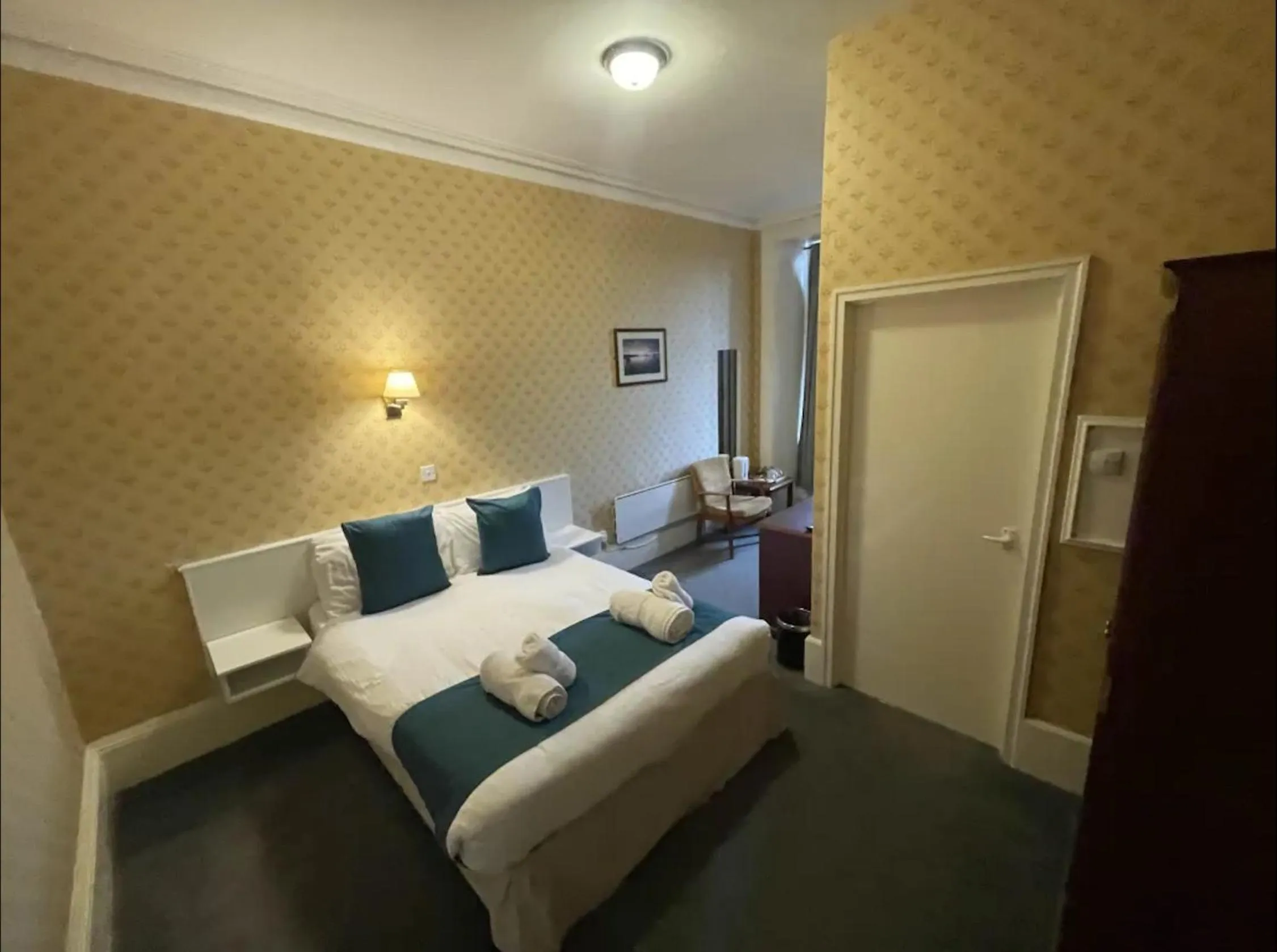 Bed in The Stromness Hotel