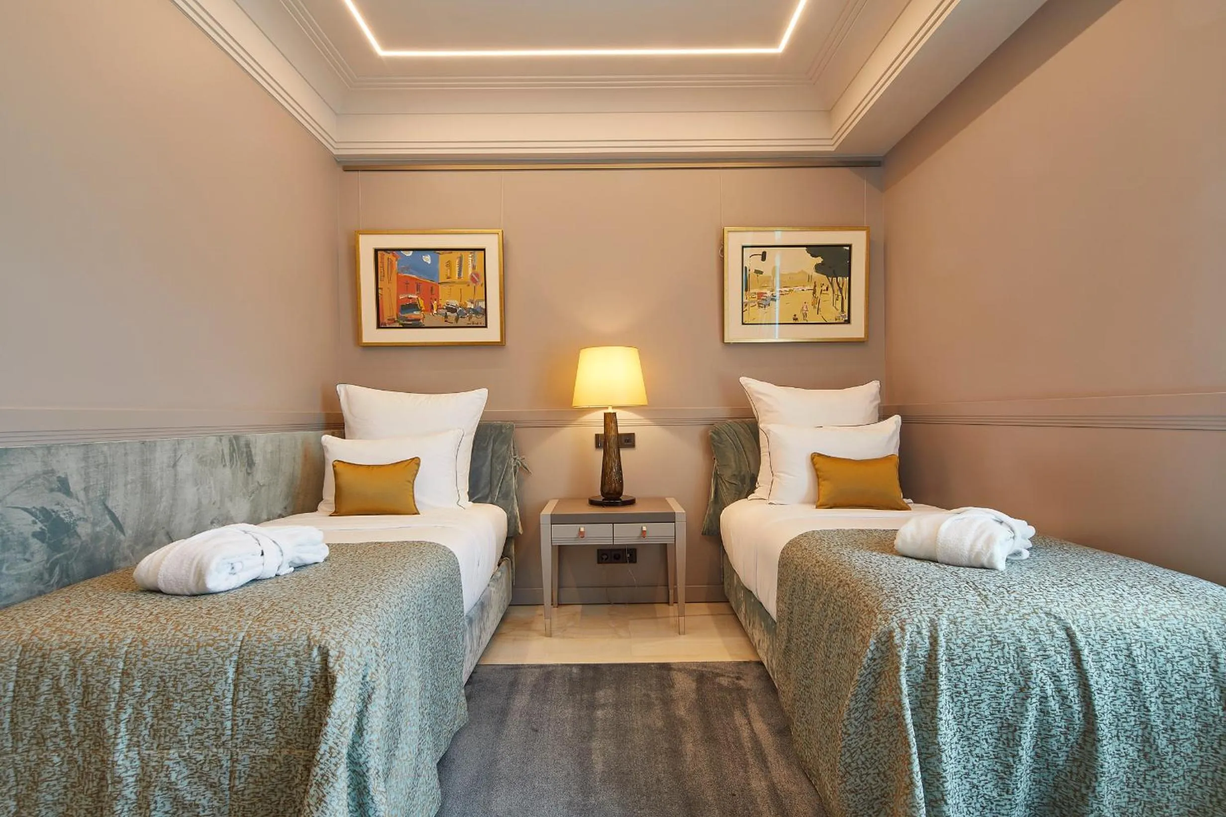 Bed in Alàbriga Hotel GL