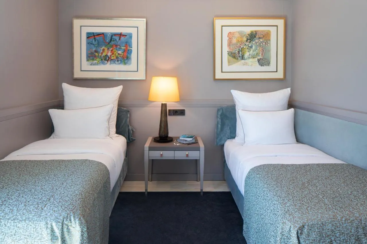 Bed in Alàbriga Hotel GL