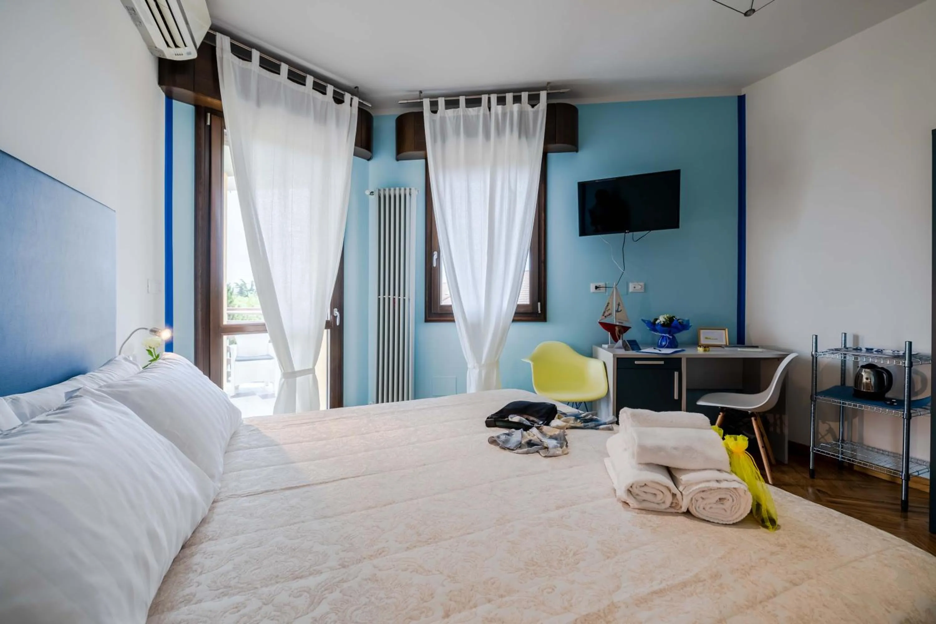 Photo of the whole room, Bed in AppartaHotel