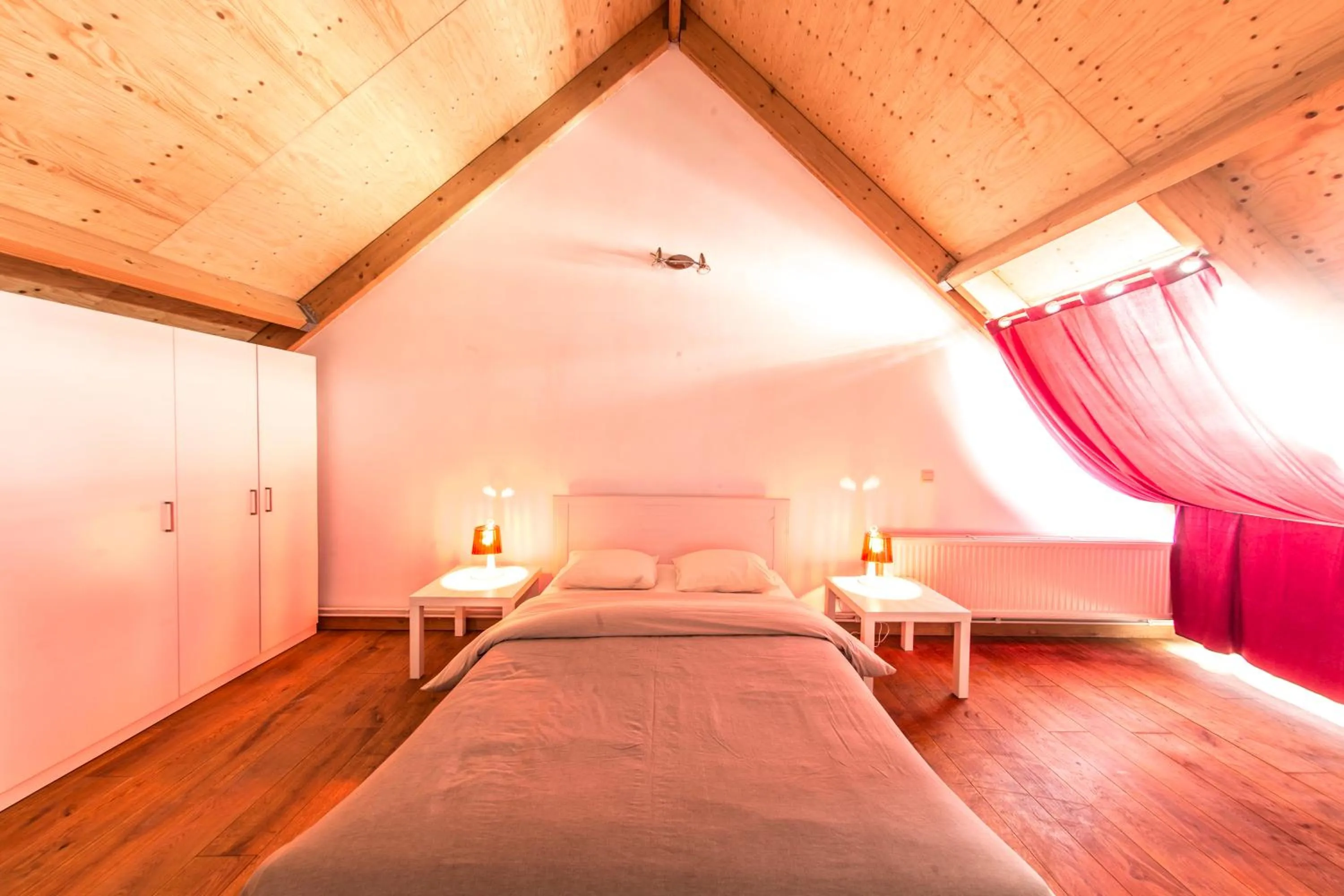 Bed in Rentbynight Aparthotel