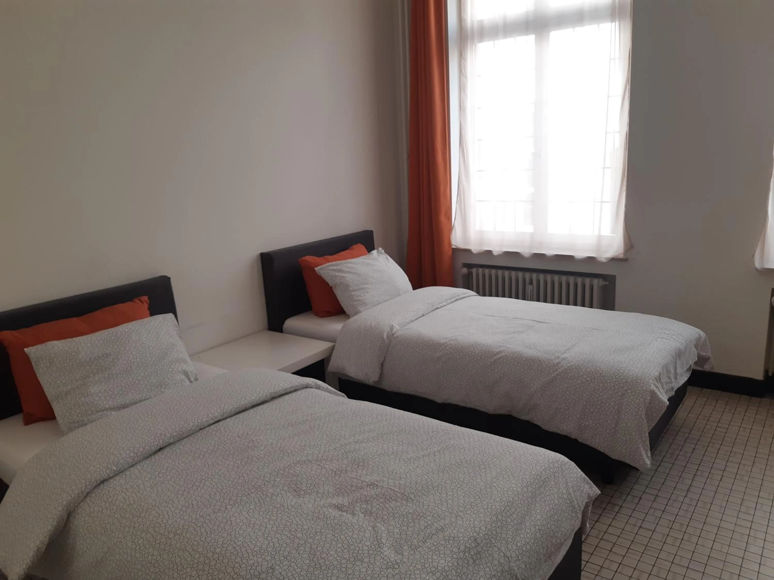 Bed in Rentbynight Aparthotel