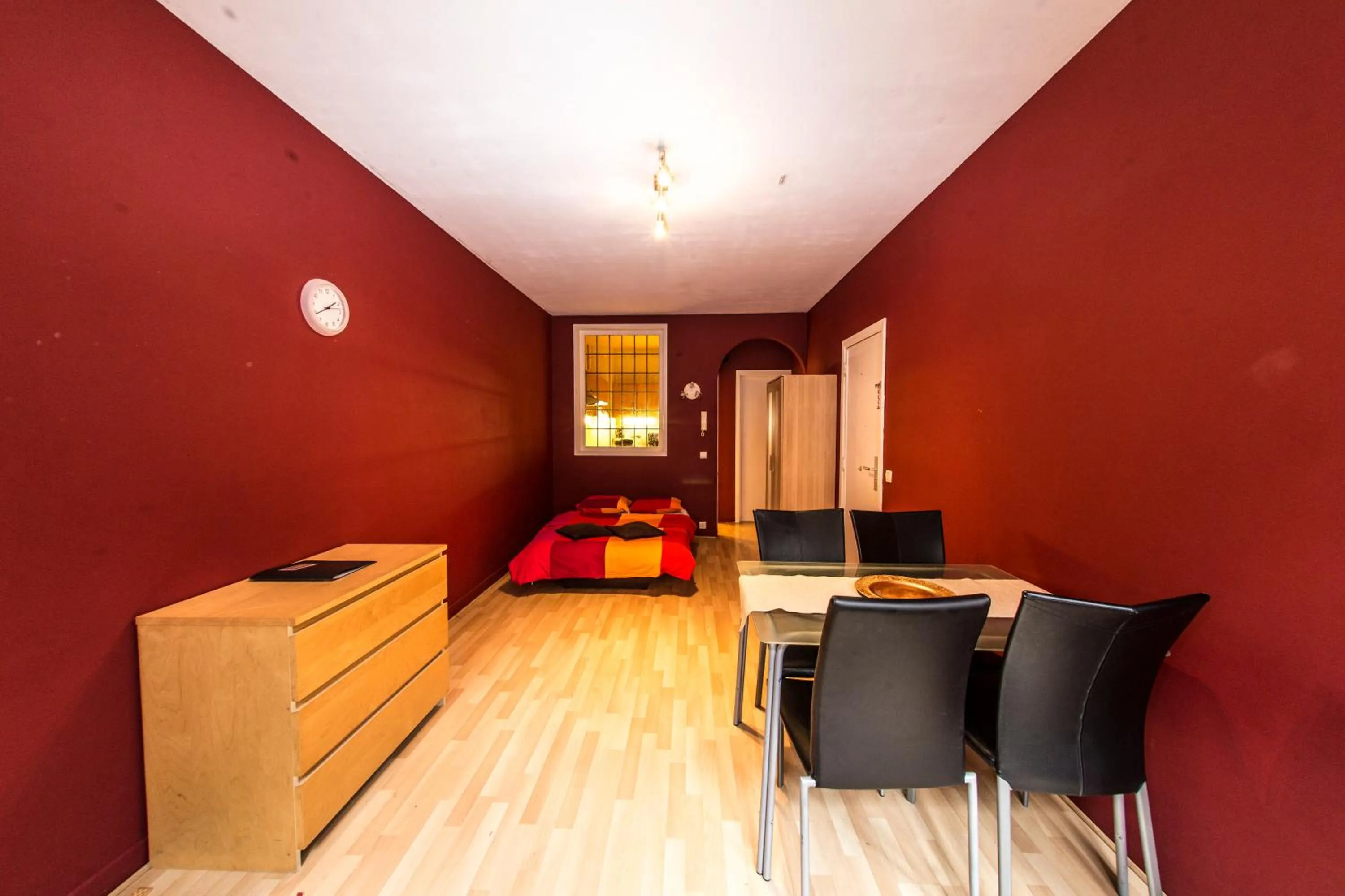 Bed in Rentbynight Aparthotel