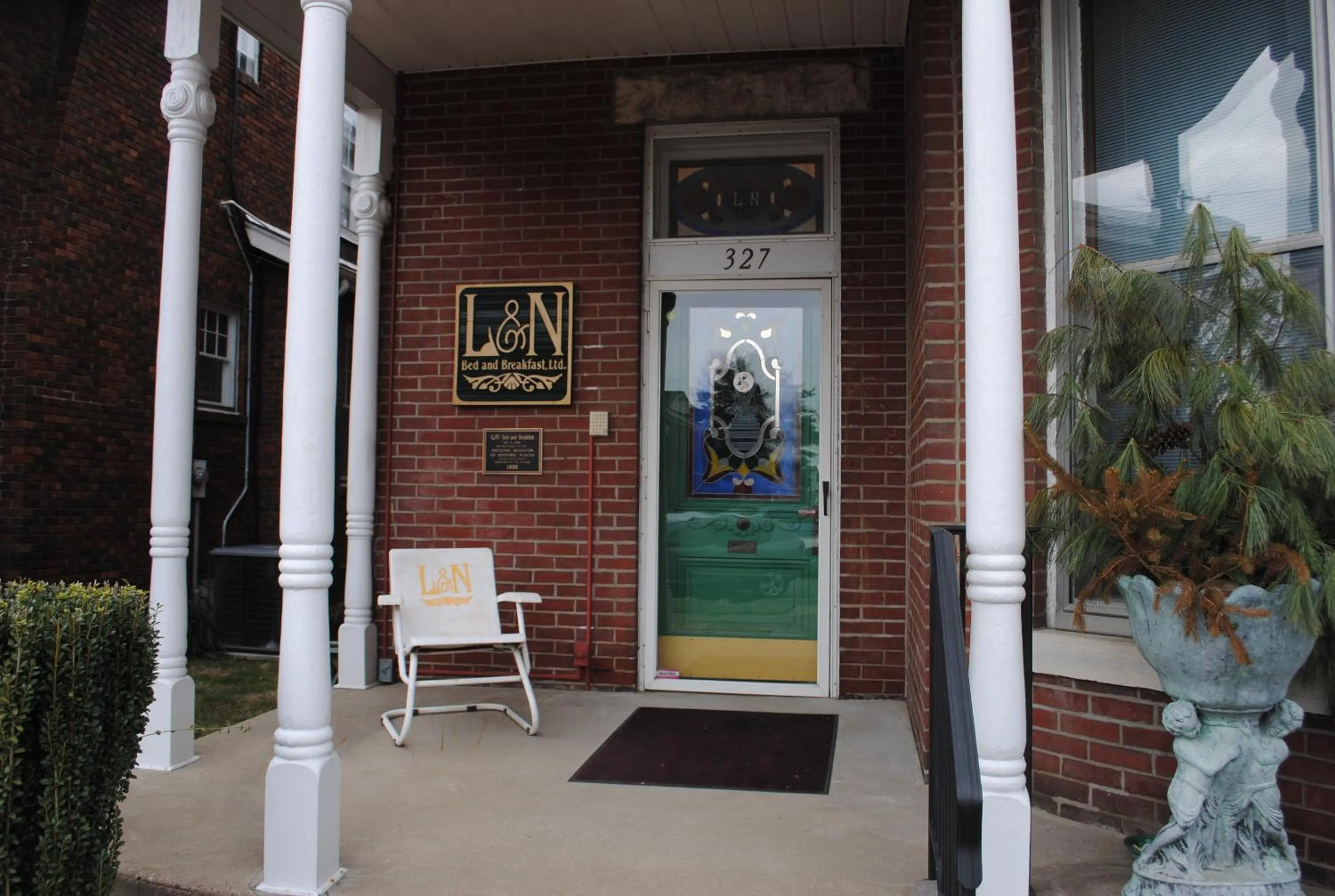 Patio in L&N Bed and Breakfast Ltd