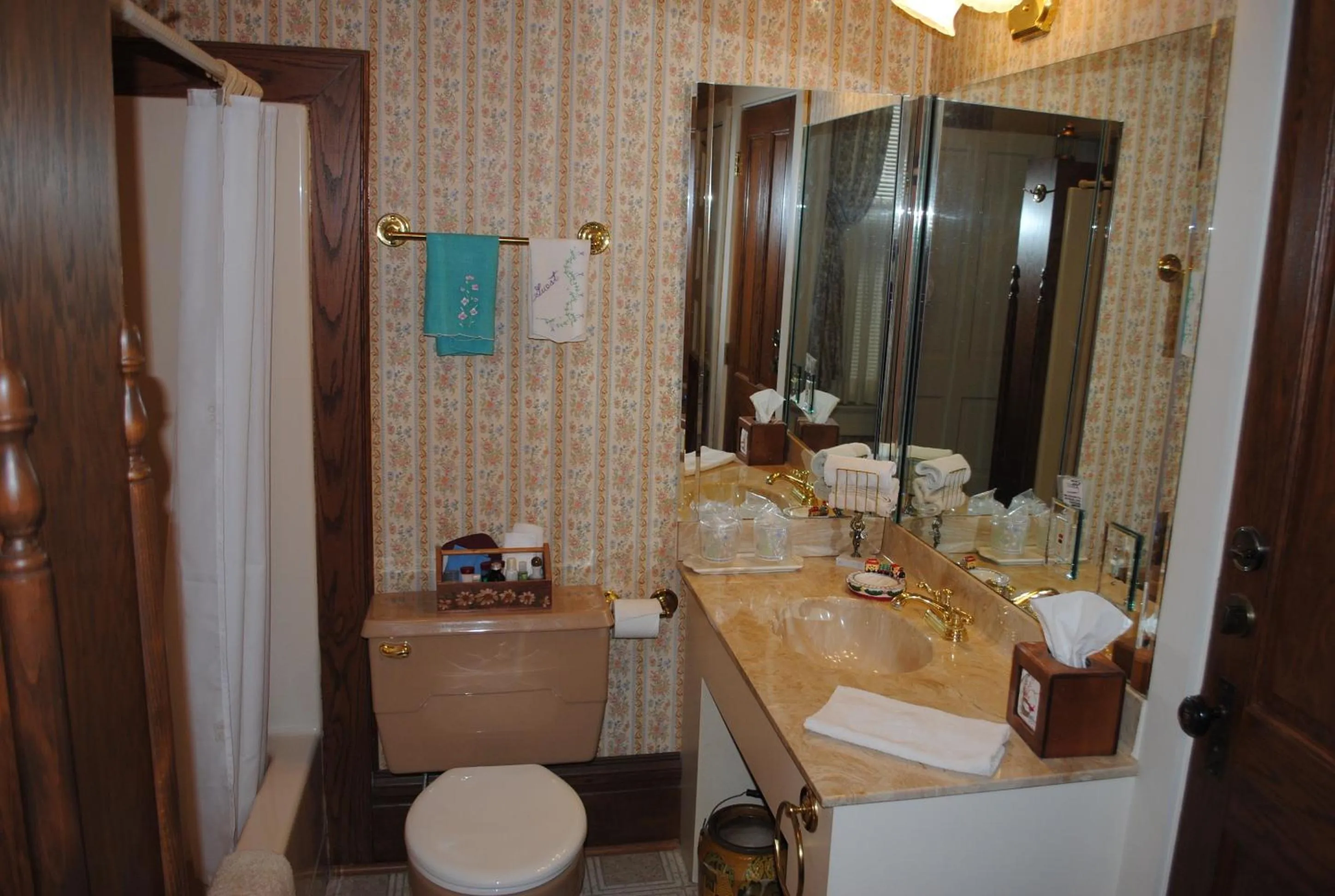 Bathroom in L&N Bed and Breakfast Ltd