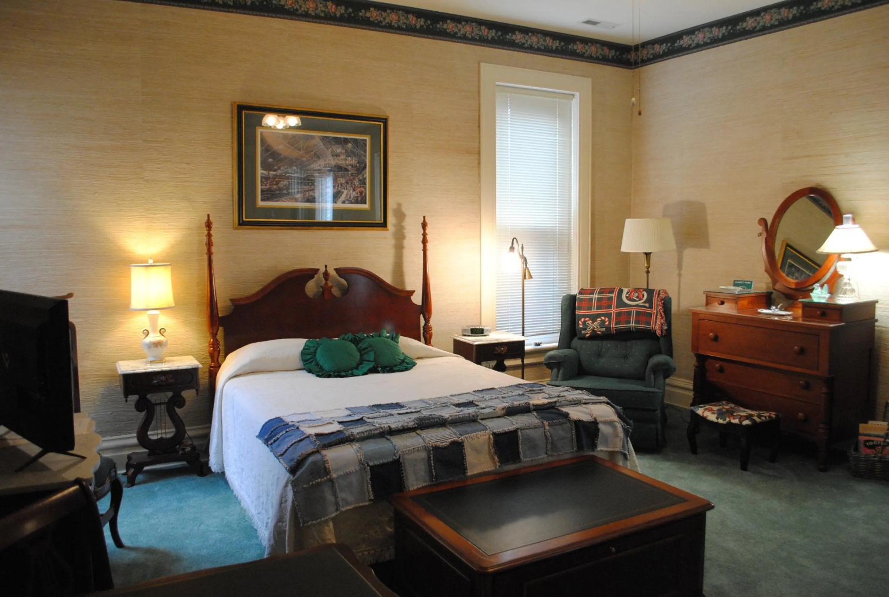 Shower, Bed in L&N Bed and Breakfast Ltd