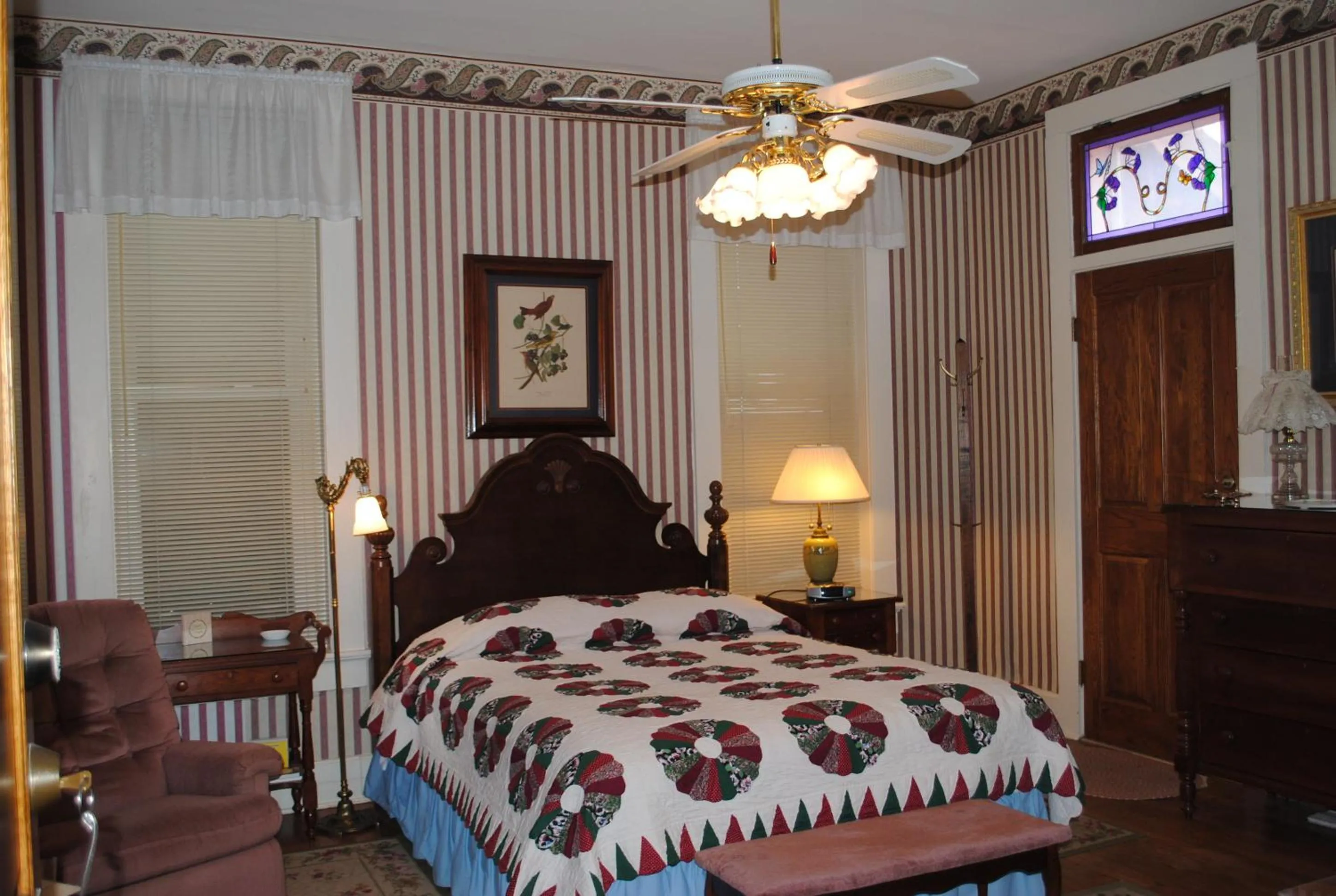 Shower, Bed in L&N Bed and Breakfast Ltd