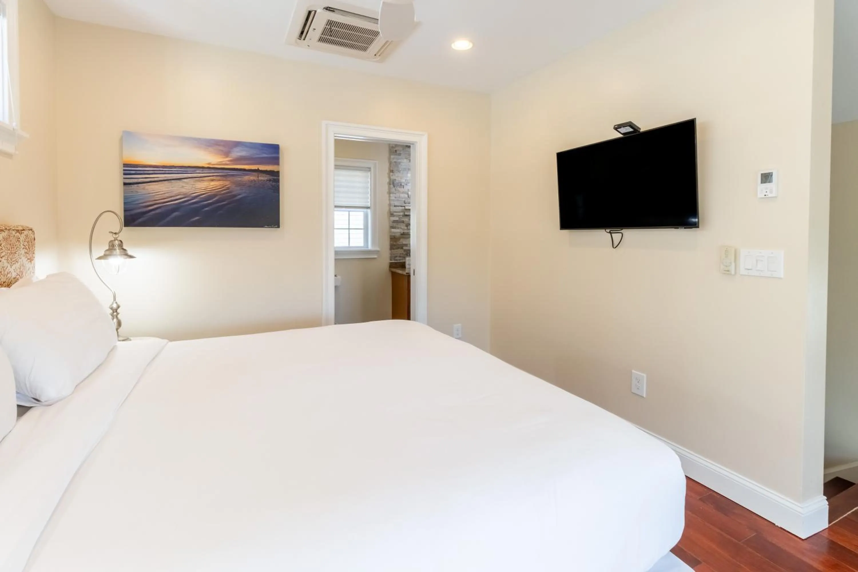 Bed in The East Island Reserve Hotel