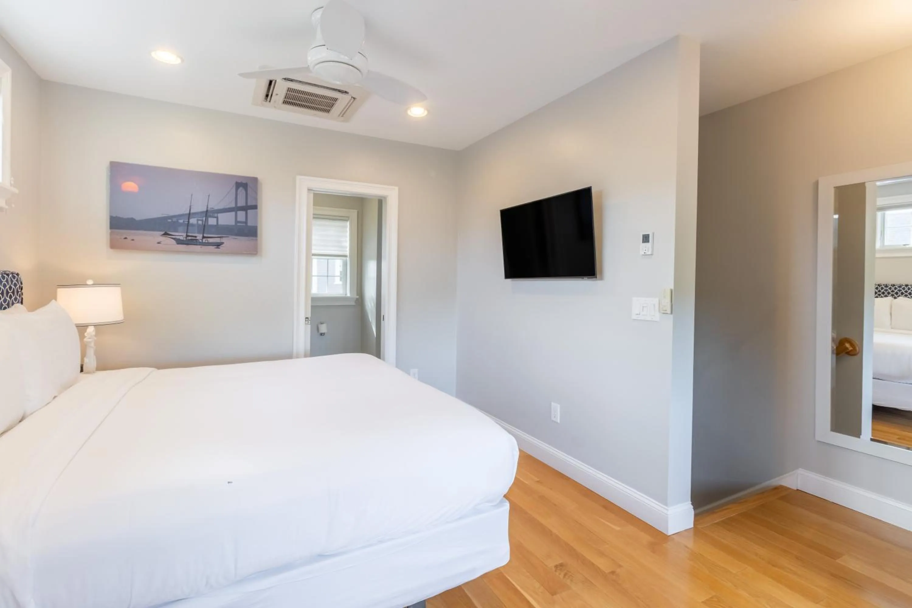 Bed in The East Island Reserve Hotel