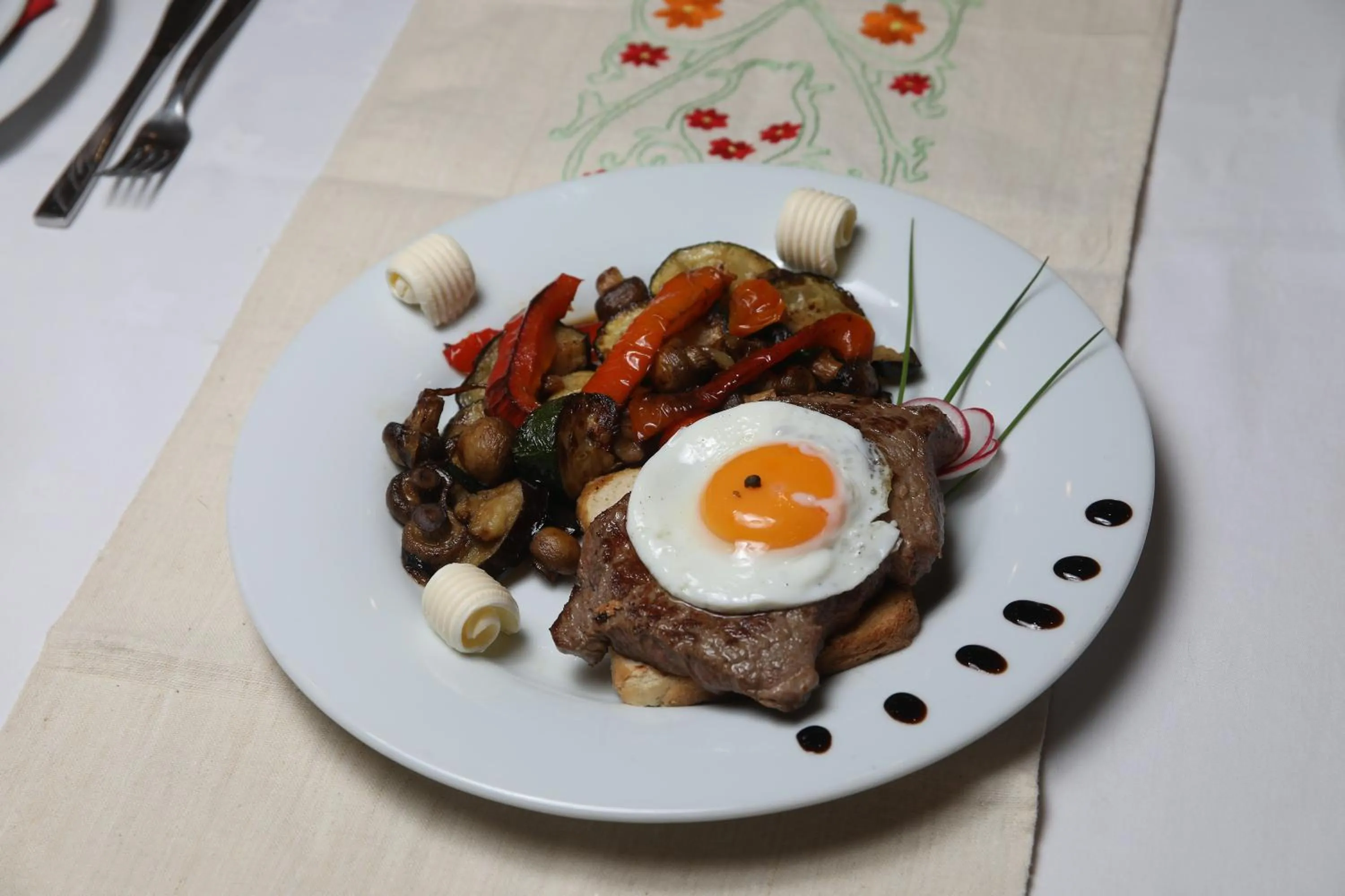 Restaurant/places to eat in Hotel Zagi