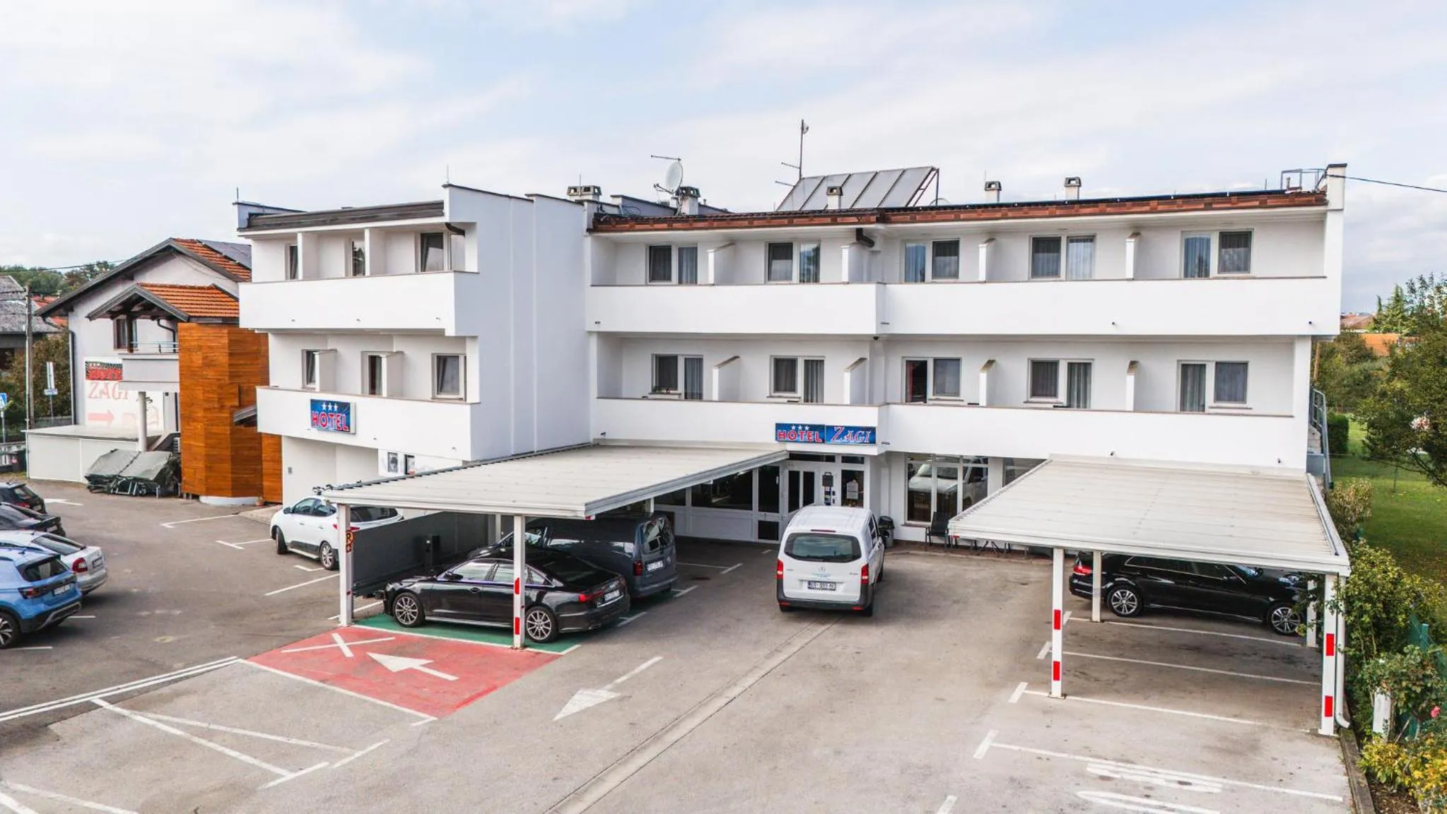Property building in Hotel Zagi