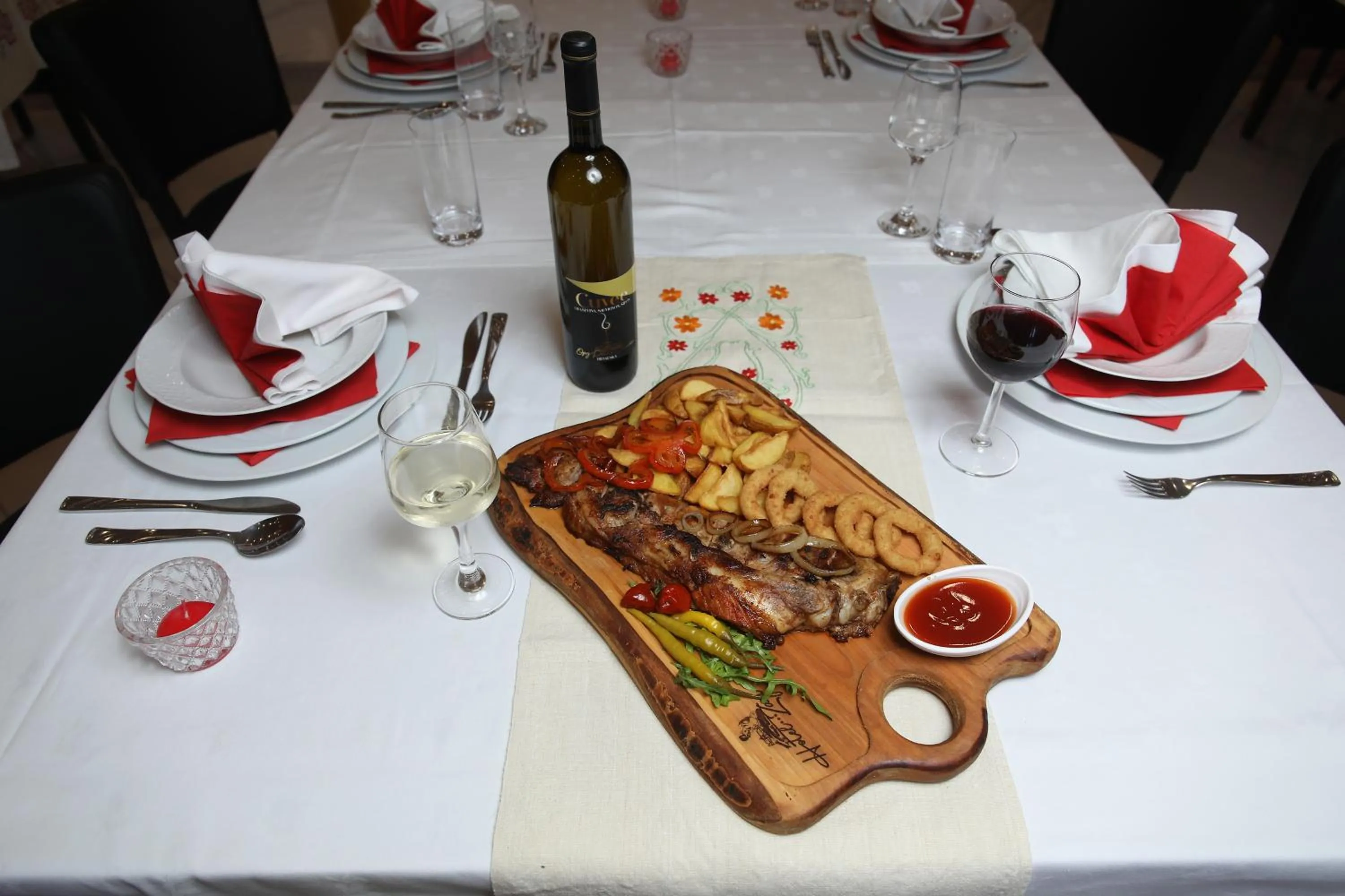 Restaurant/places to eat in Hotel Zagi