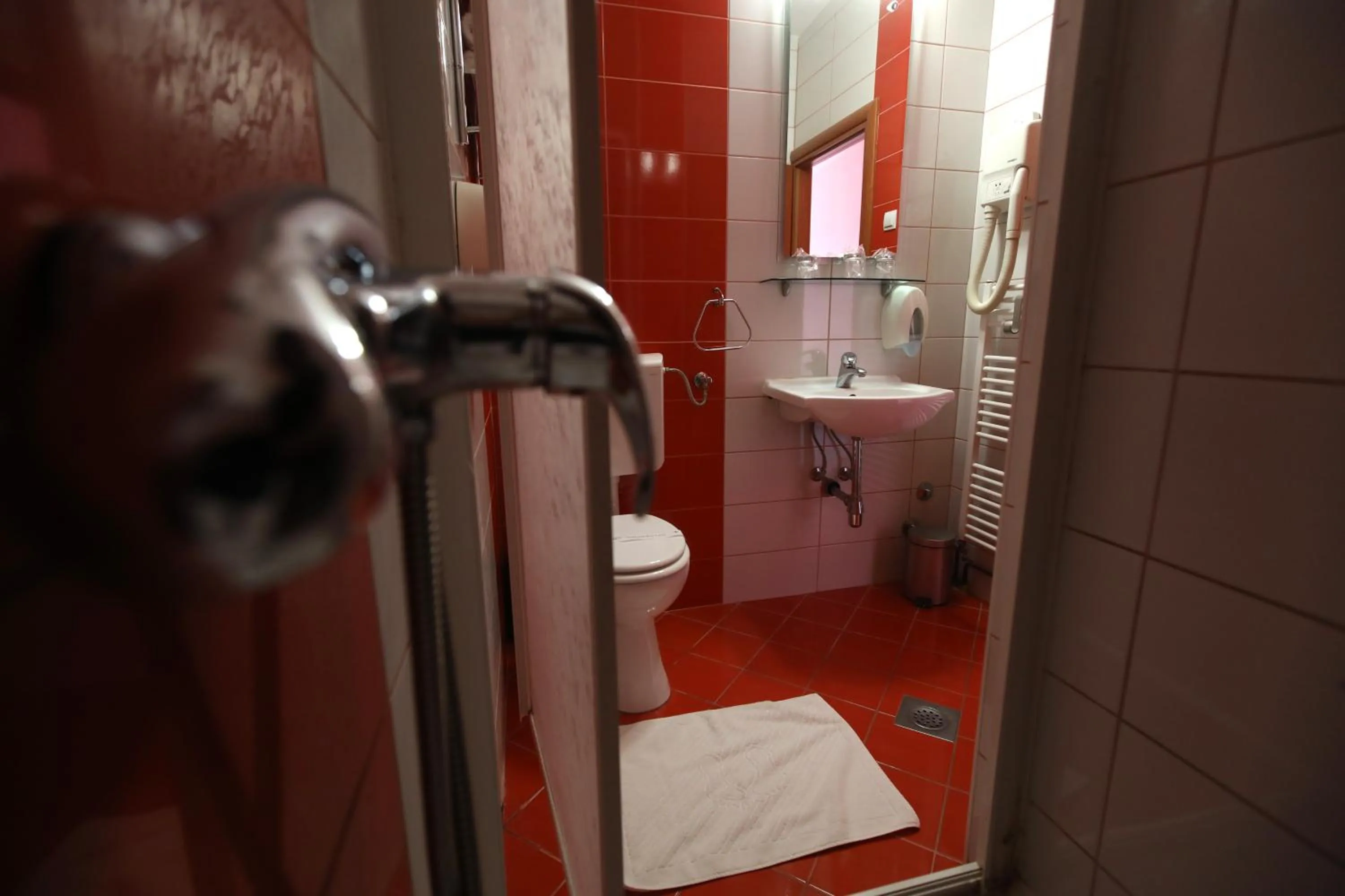 Shower in Hotel Zagi