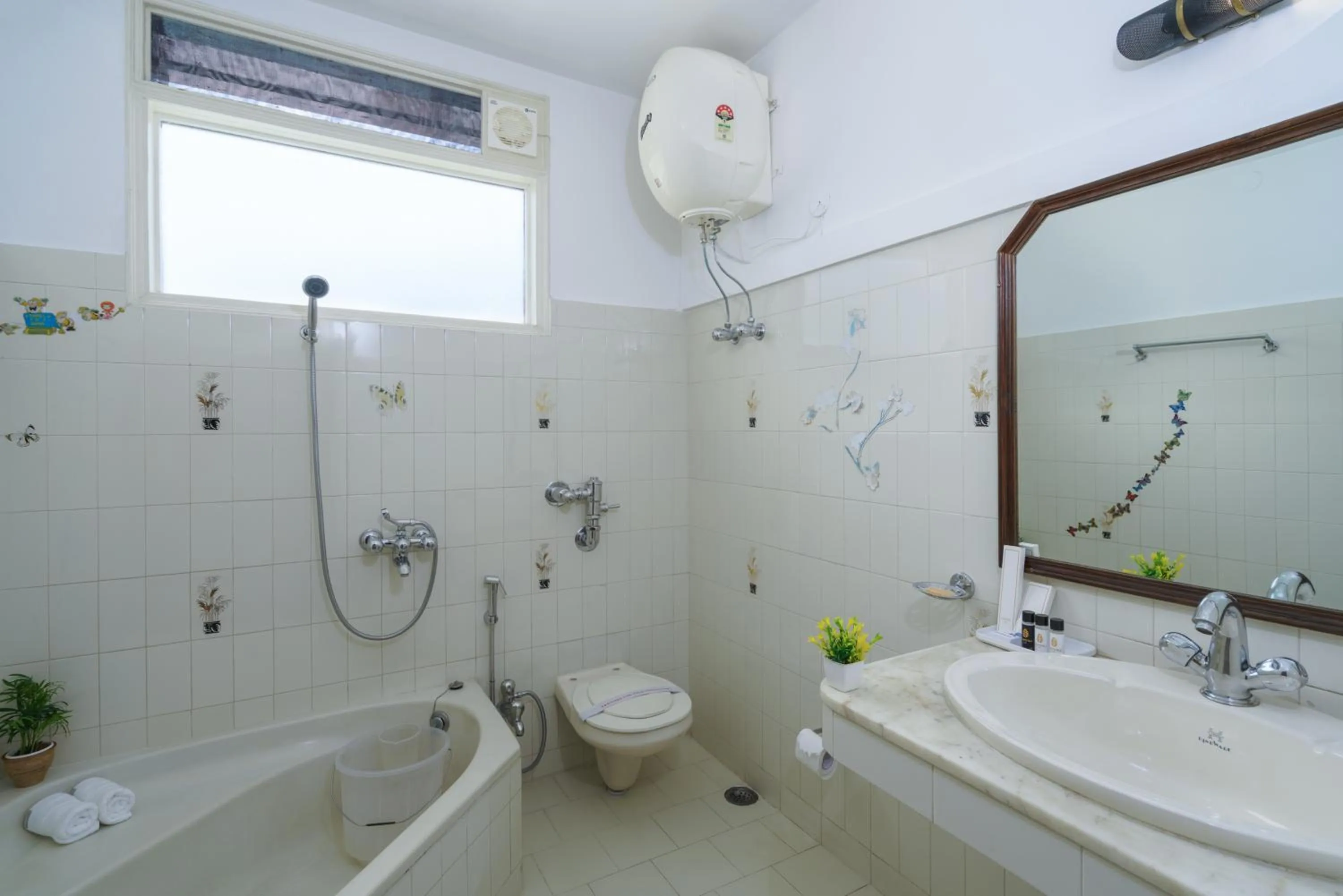 Bath in Hotel Kullu Valley