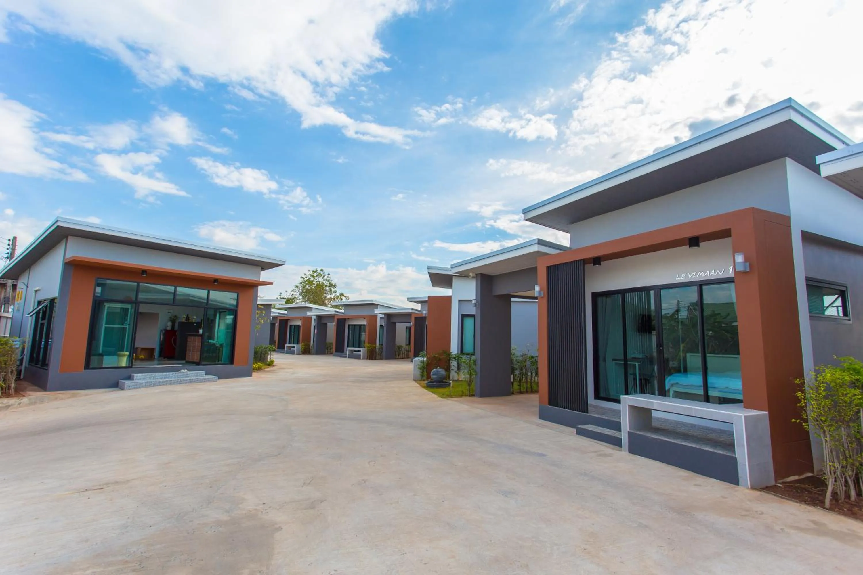 Property building in Baan Le Vimaan