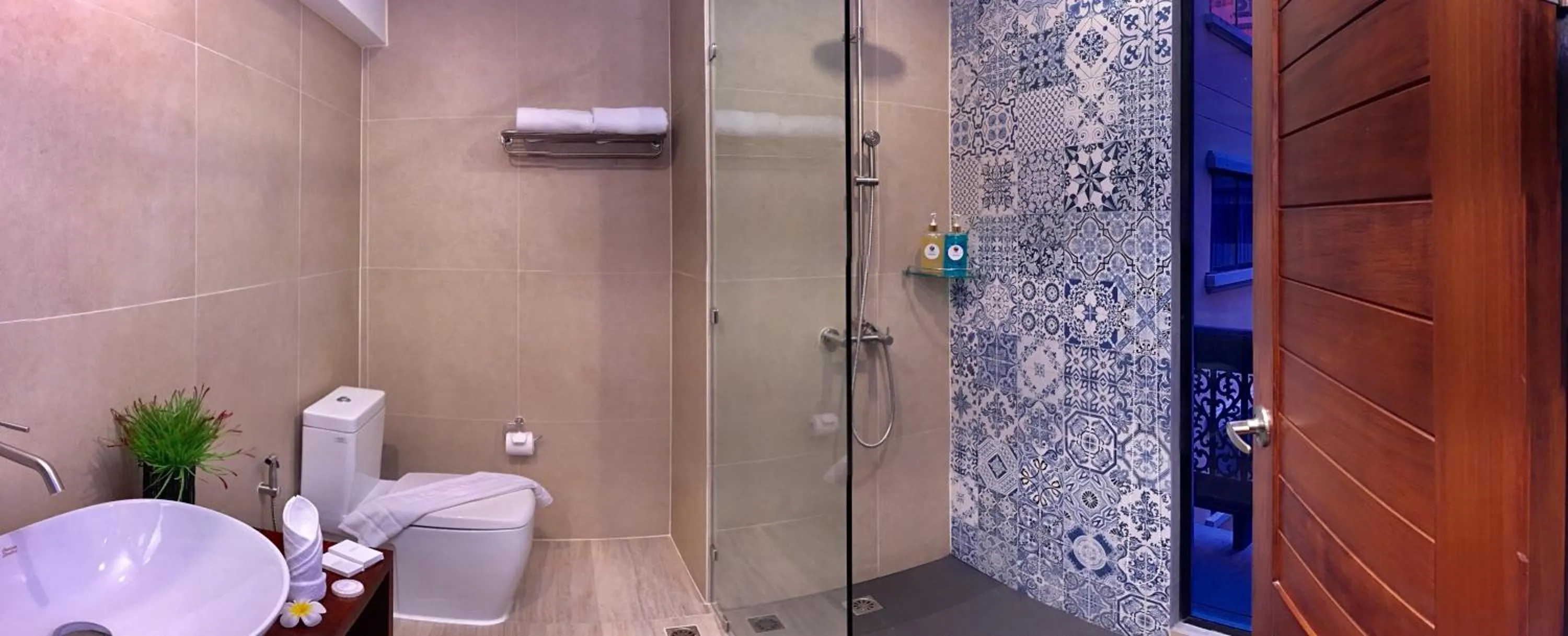 Photo of the whole room in The Pat Hotel