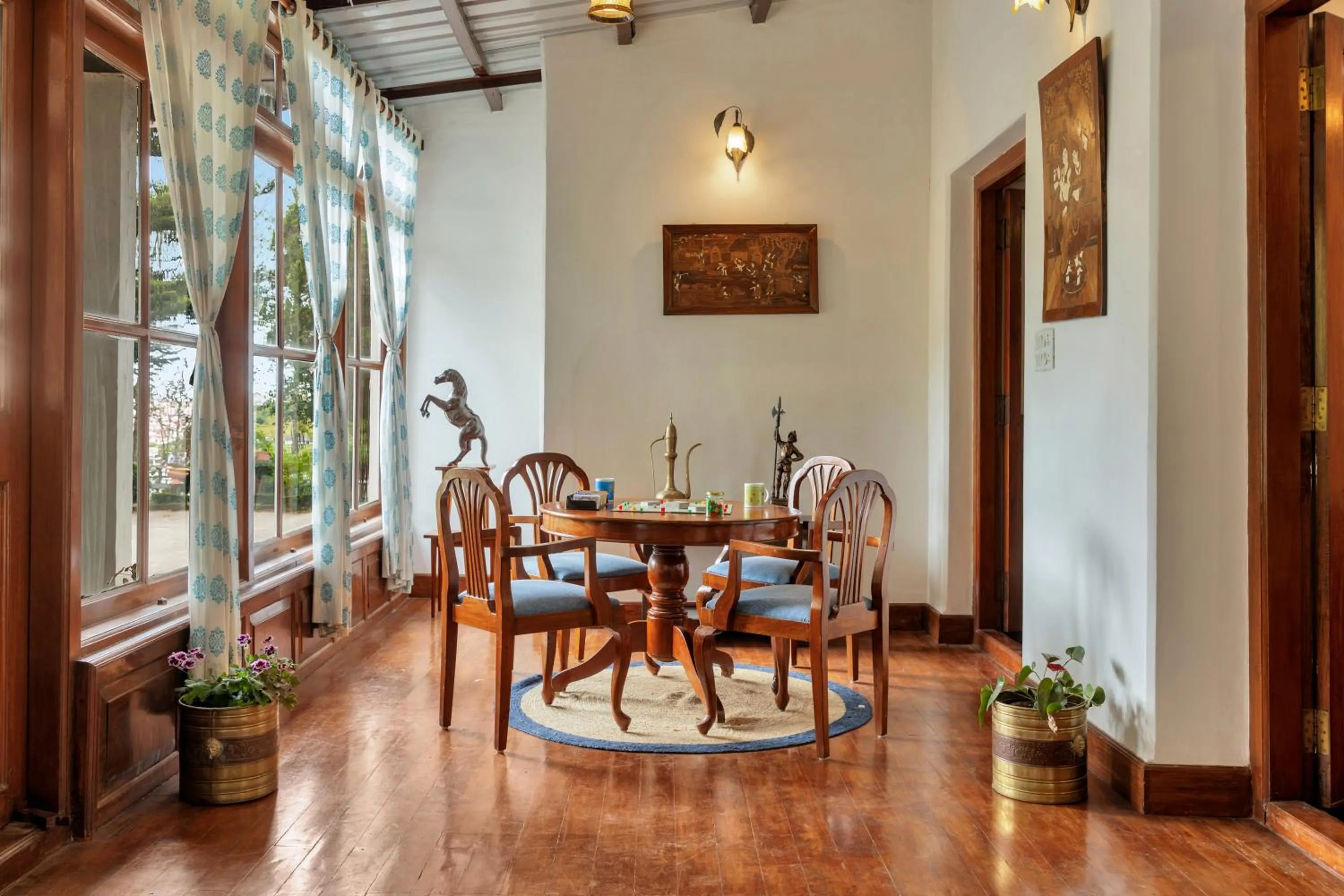 Living room in SaffronStays Milton Abbott Estate - 2BR colonial-era bungalow with garden, golf course views & bonfire nights near Ooty Golf Club