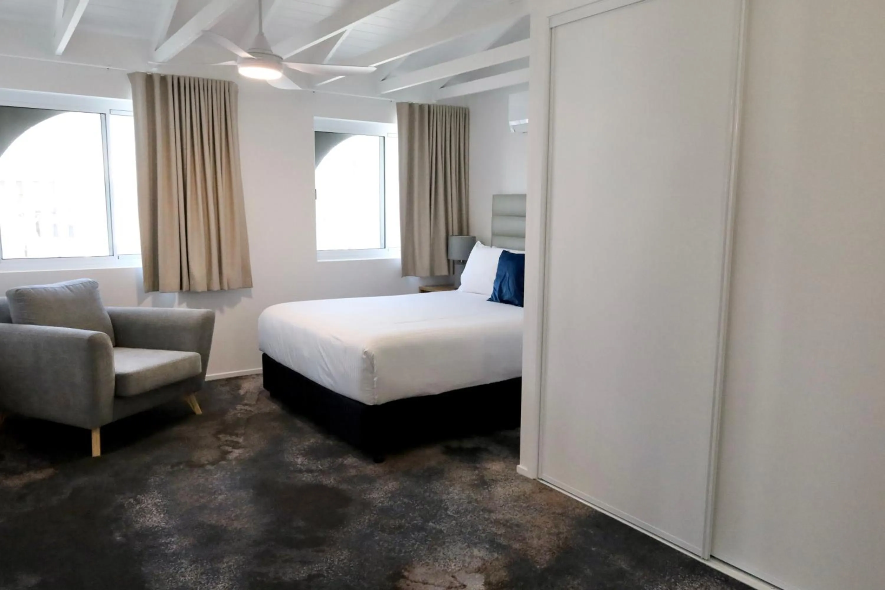 Bedroom, Bed in Don Pancho Beach Resort