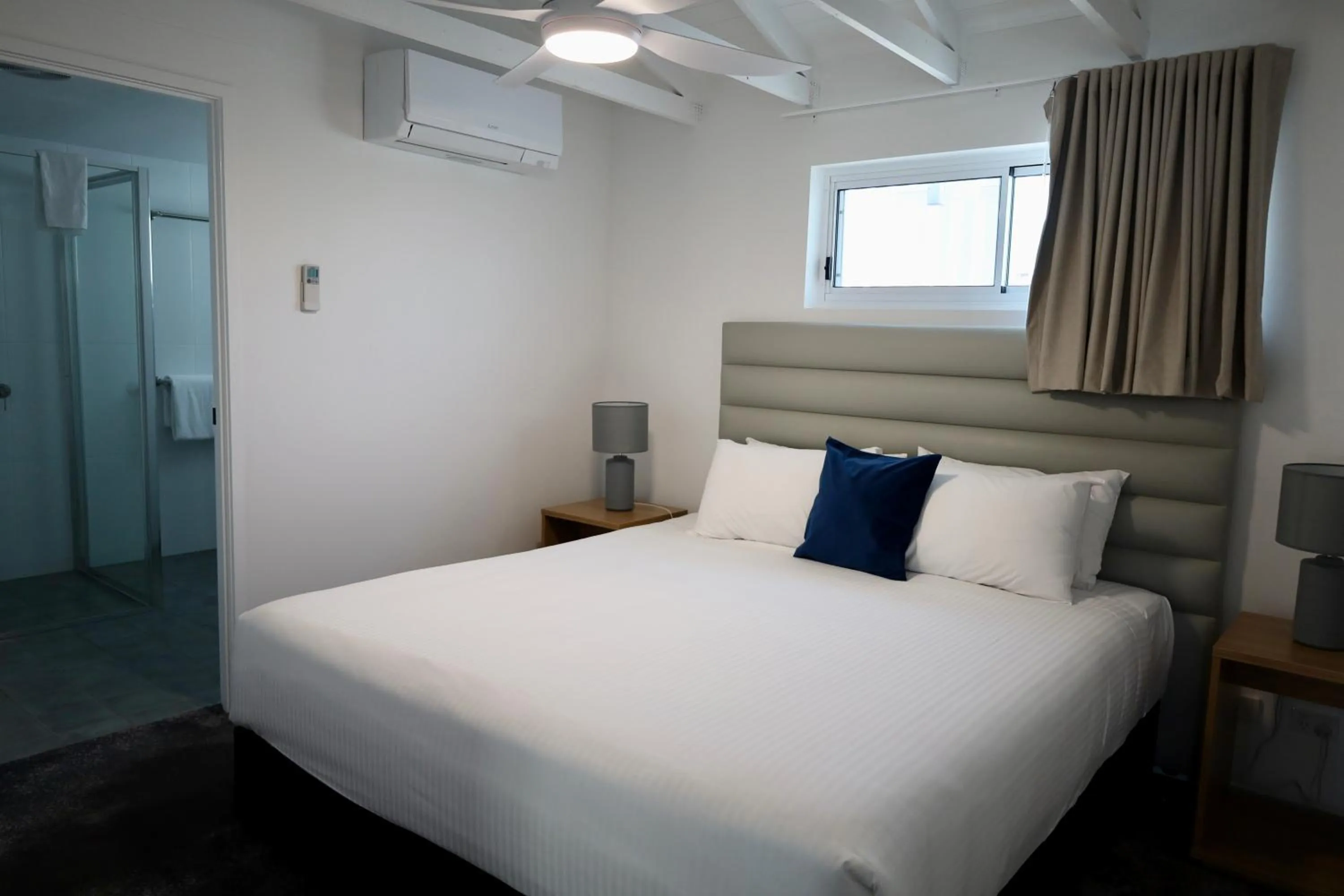 Bedroom, Bed in Don Pancho Beach Resort