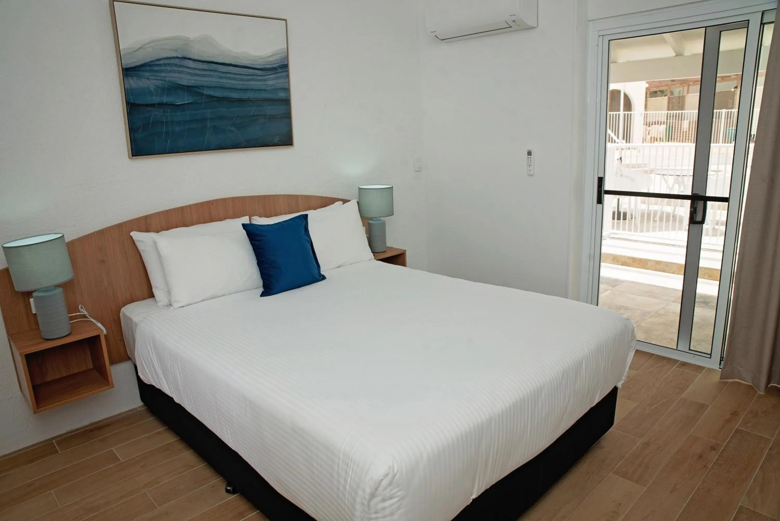 Bed in Don Pancho Beach Resort